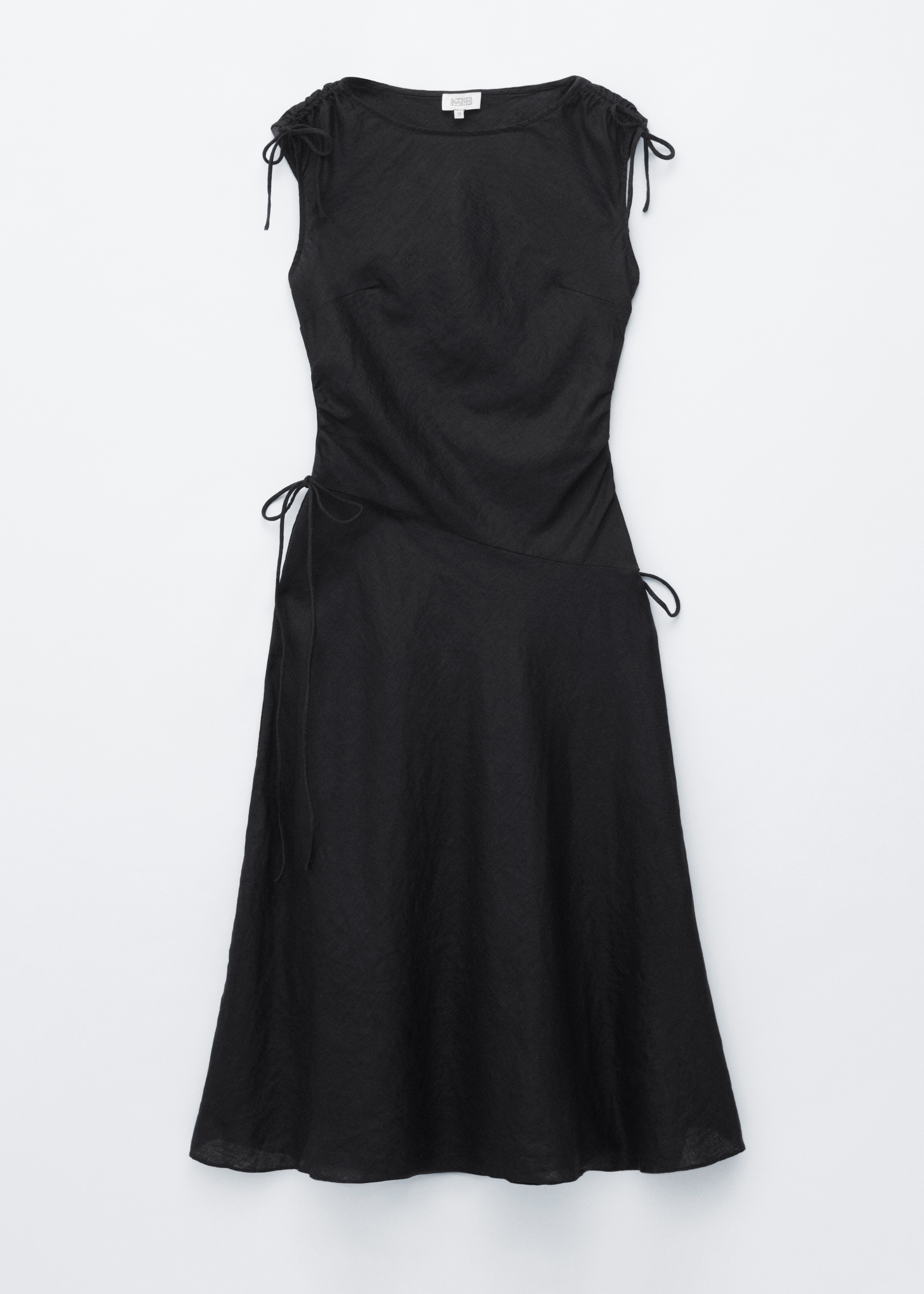 Utsvängd midiklänning i linne-Svart