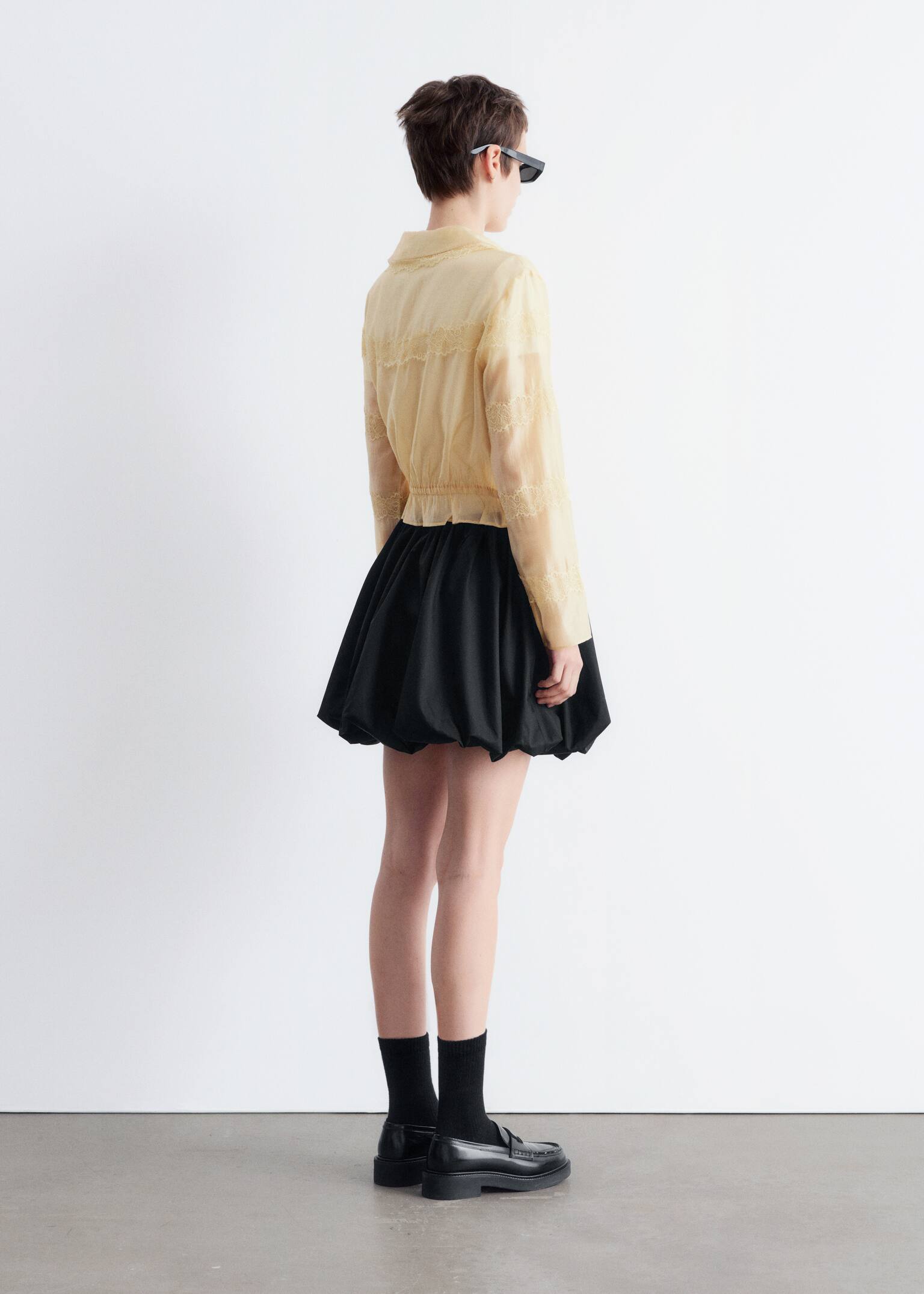 Langærmet blondebluse - Lysegul/Sort - 3