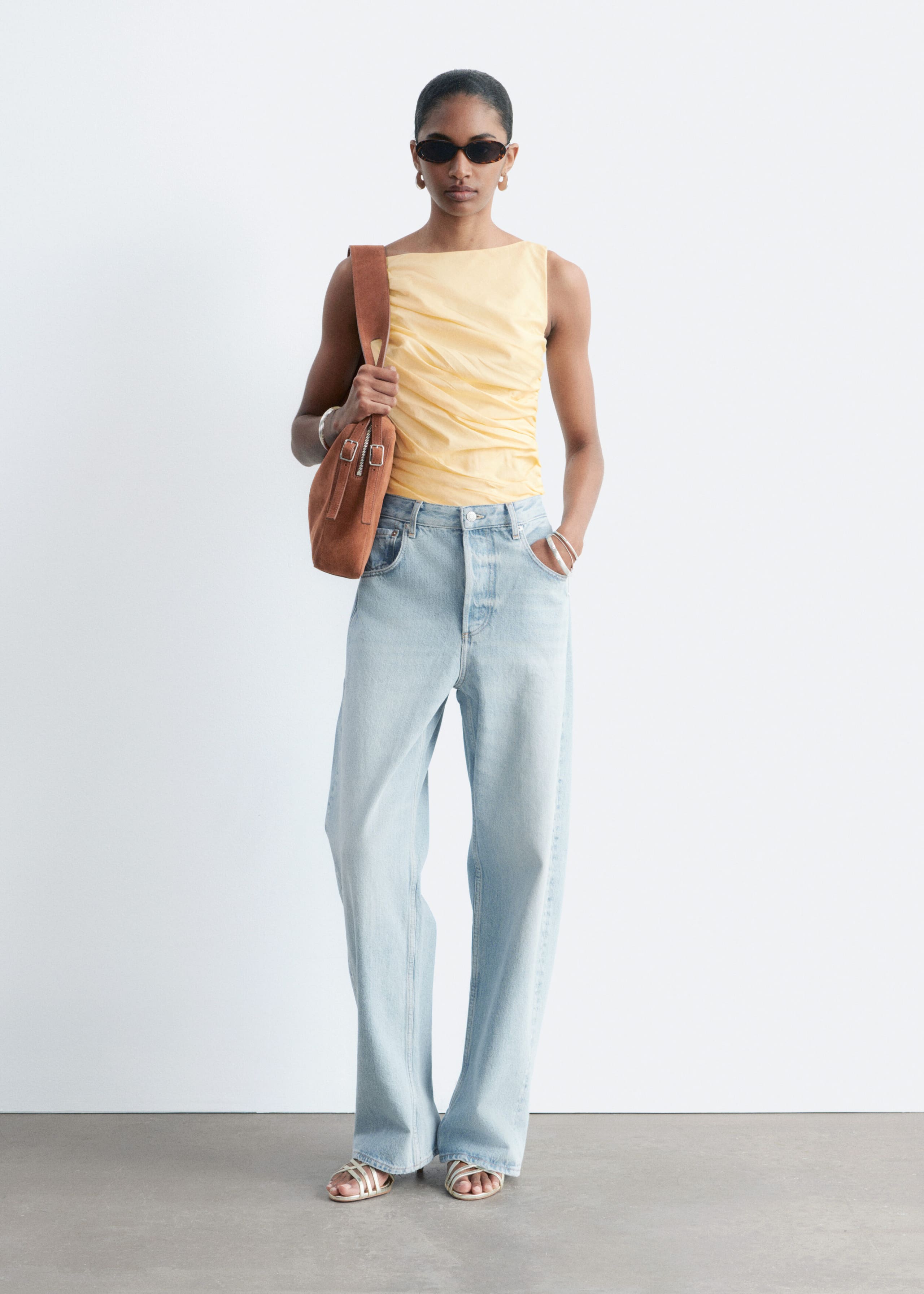 Image of Top in tessuto lavorato con scollo a barchetta