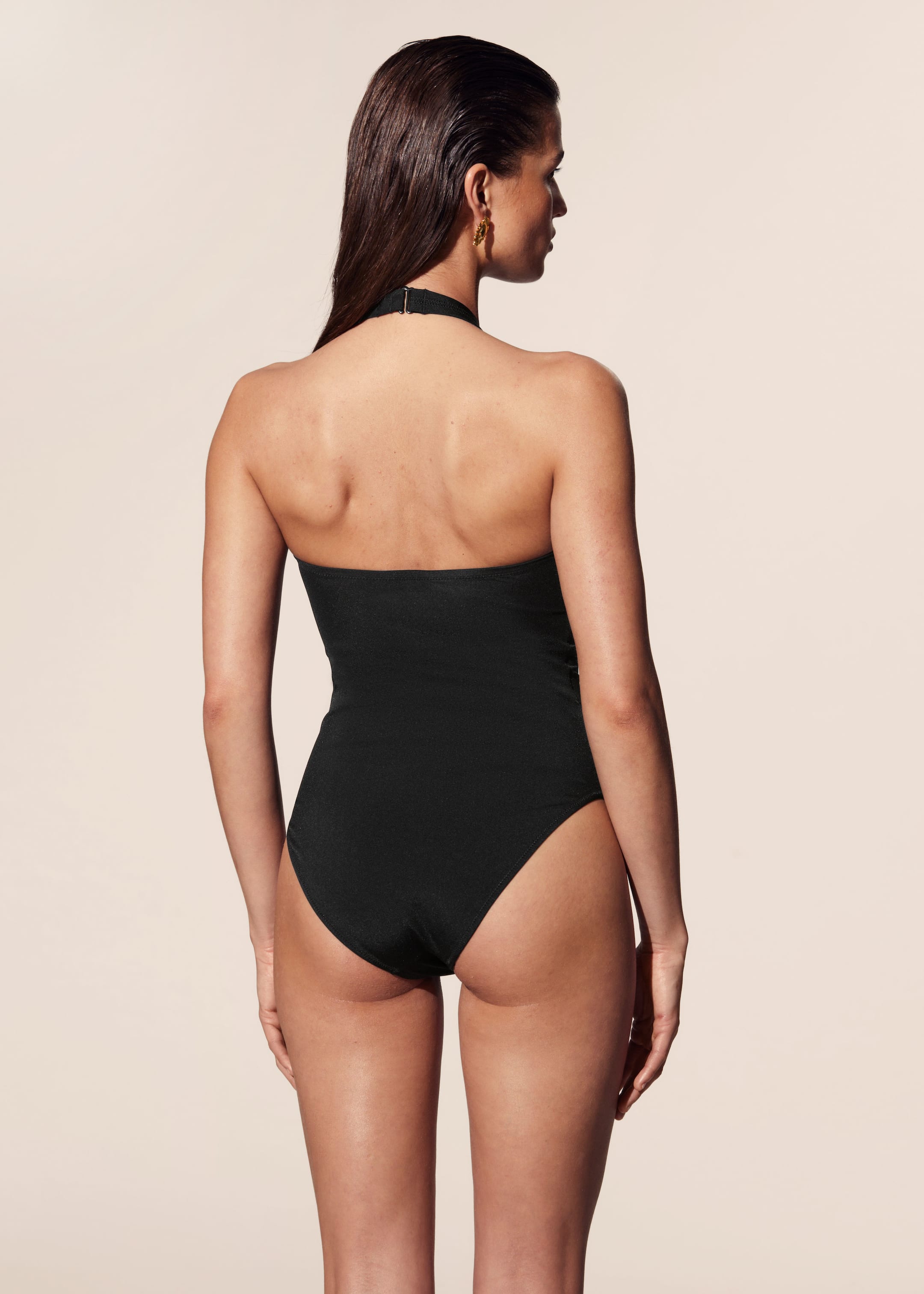 Se større billede: Badedragt med asymmetrisk halterneck - Sort - DAME | H&M DK 3