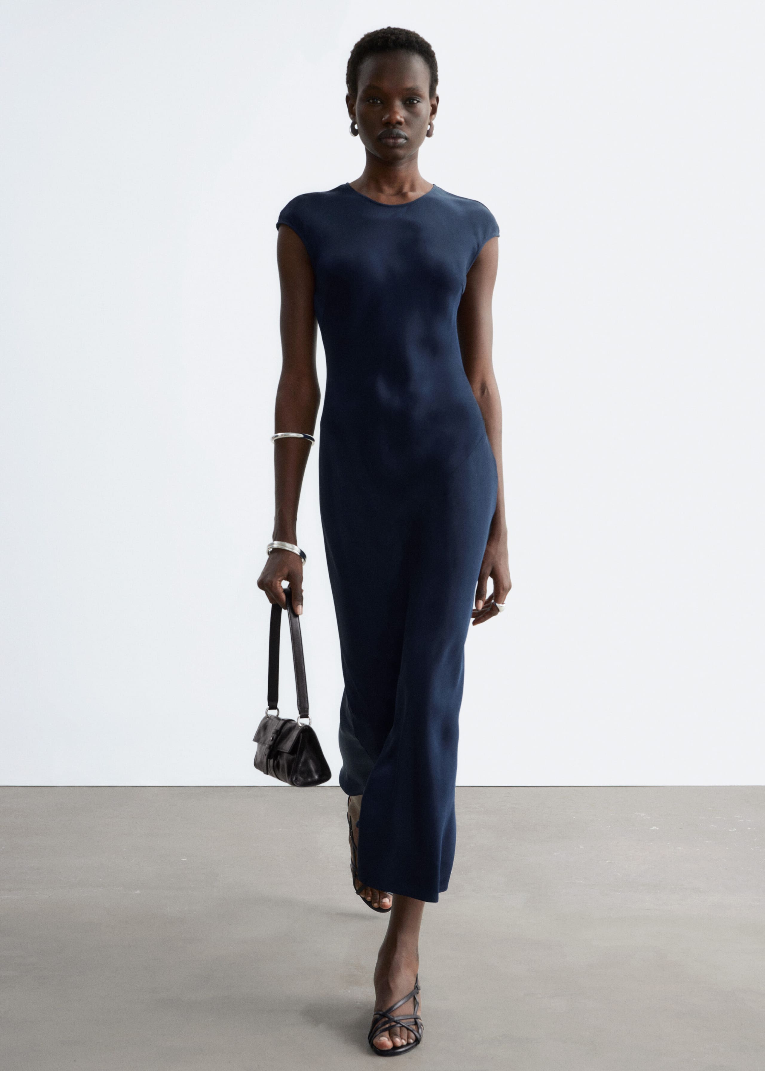 Robe longue ajustée en satin - Marron Clair - Lookbook