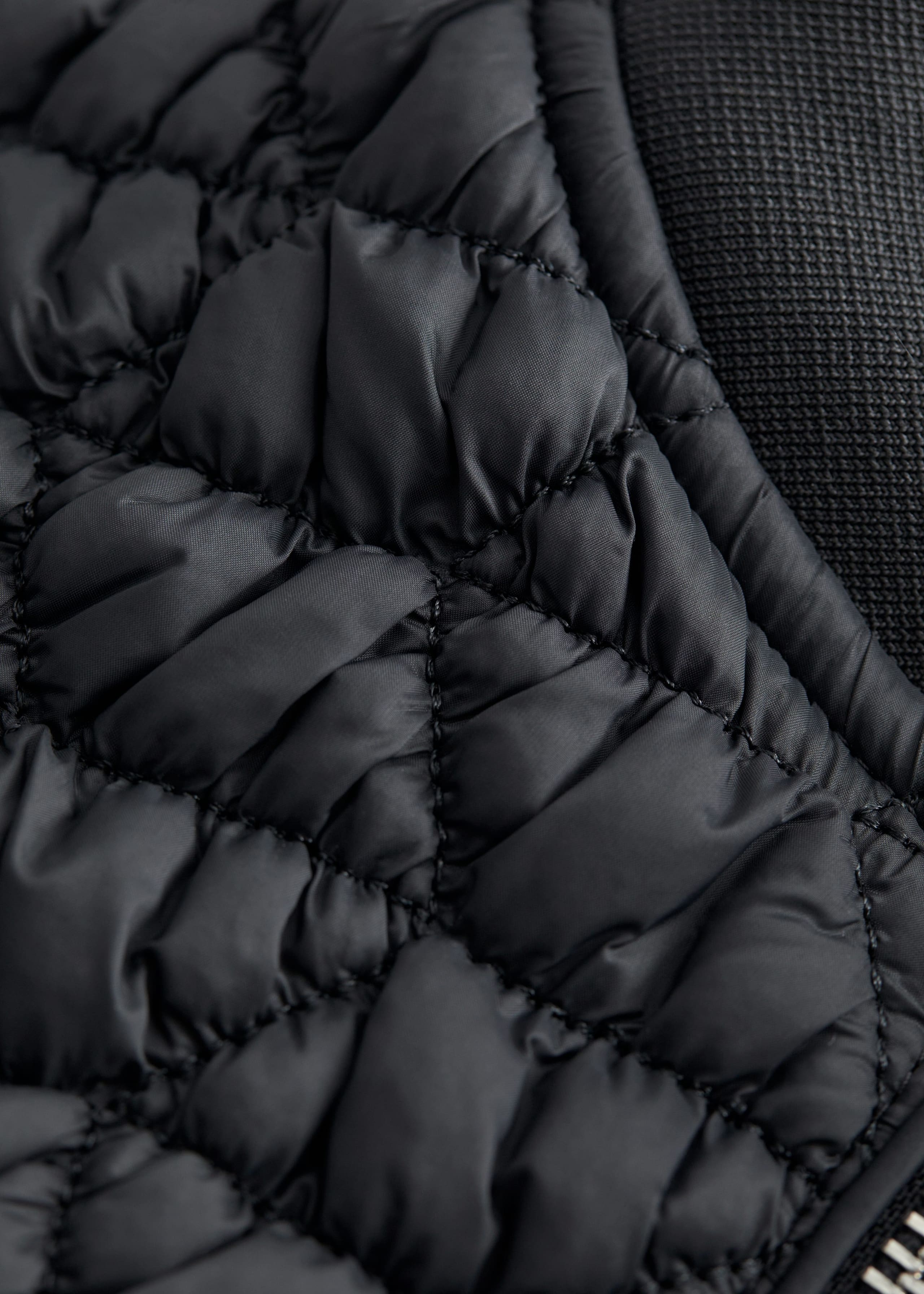 Kastige Steppjacke - {{variantName}} - Beschreibendes Detail