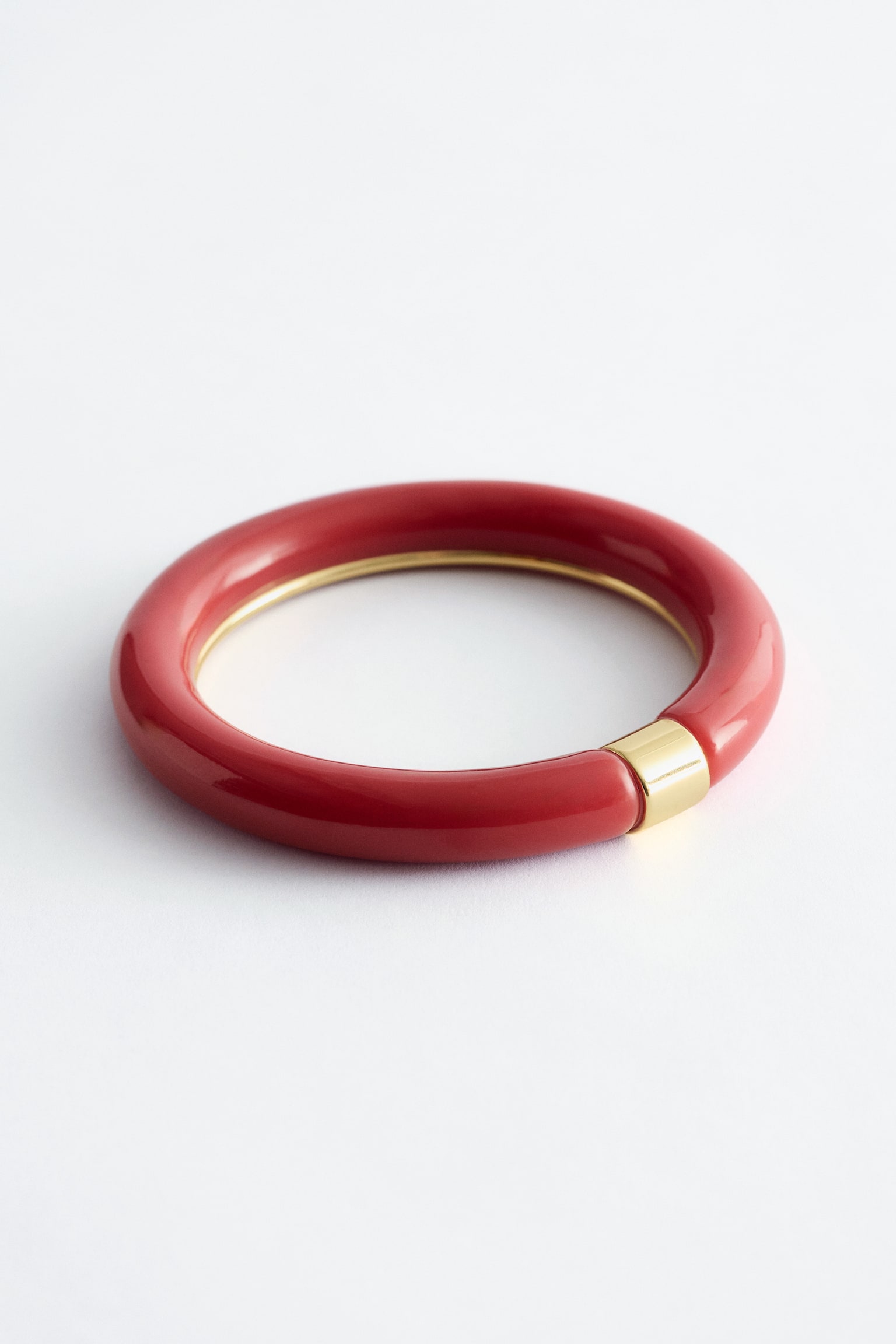 Pulseira de resina metálica contrastante - Vermelho/Dourado/Azul/Dourado/Preto/Dourado/Branco-sujo/Dourado - 1