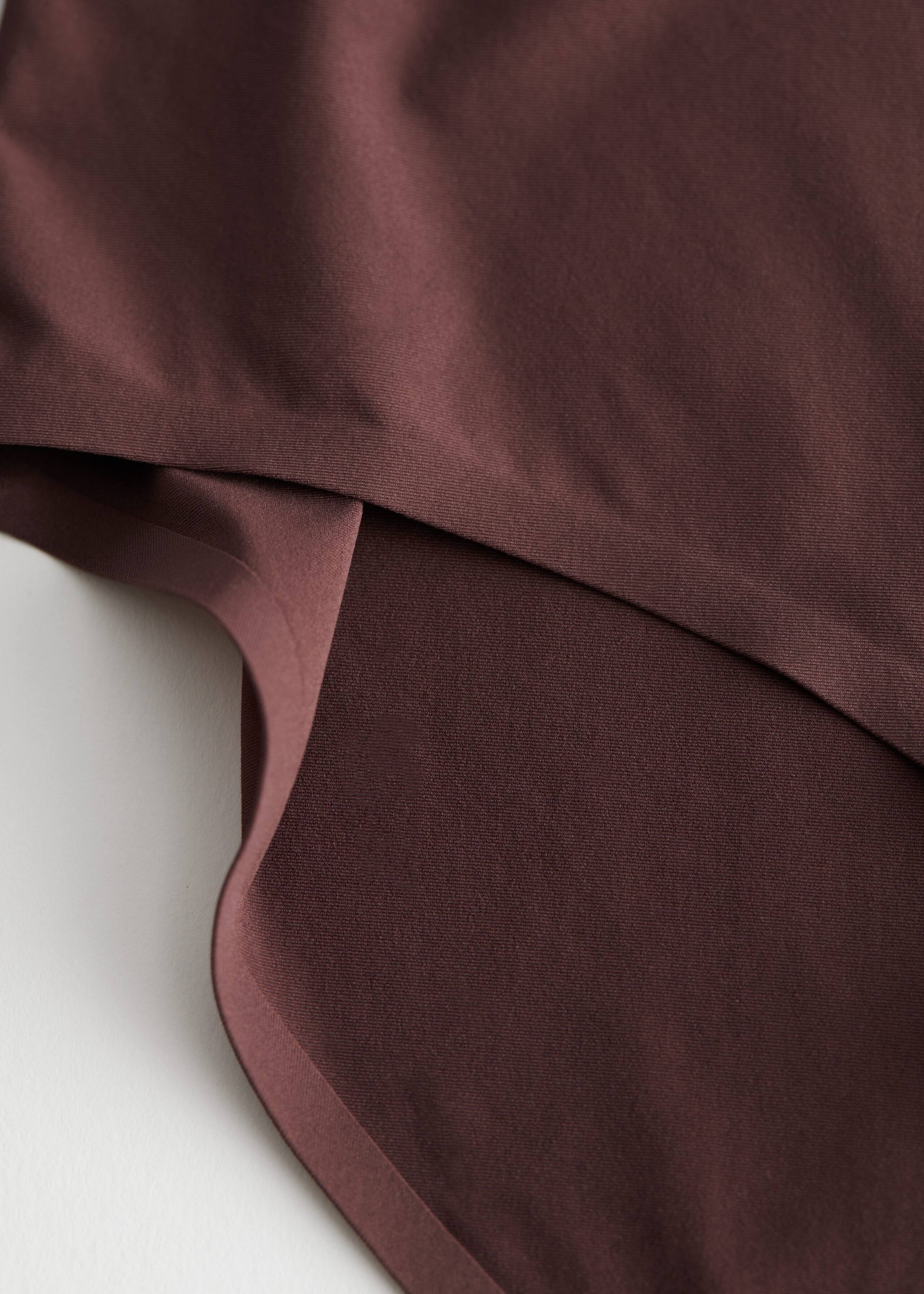 High Waisted Seamless Briefs - {{variantName}} - Descriptive Detail