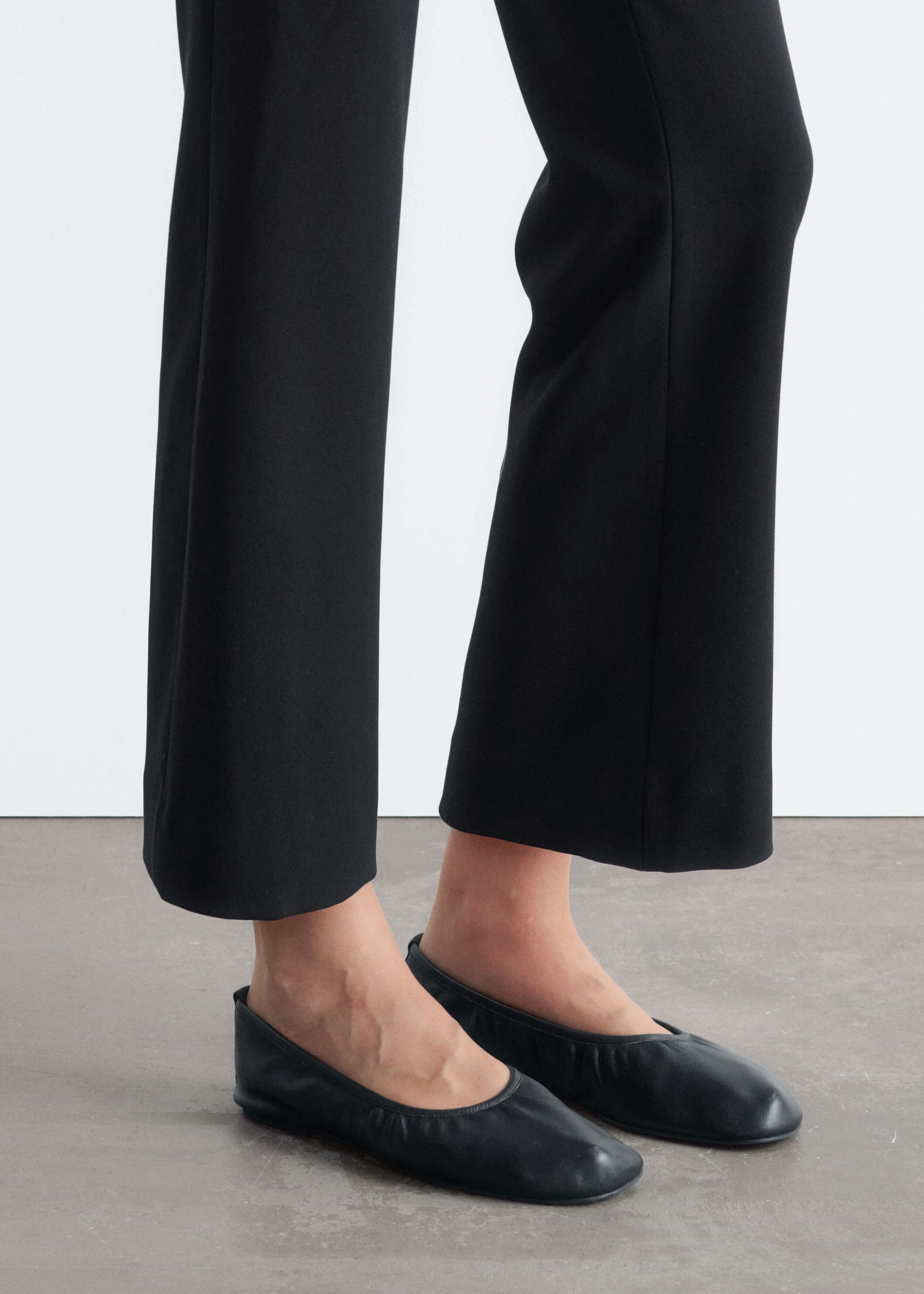 Pantalon évasé et court - Noir - Lookbook