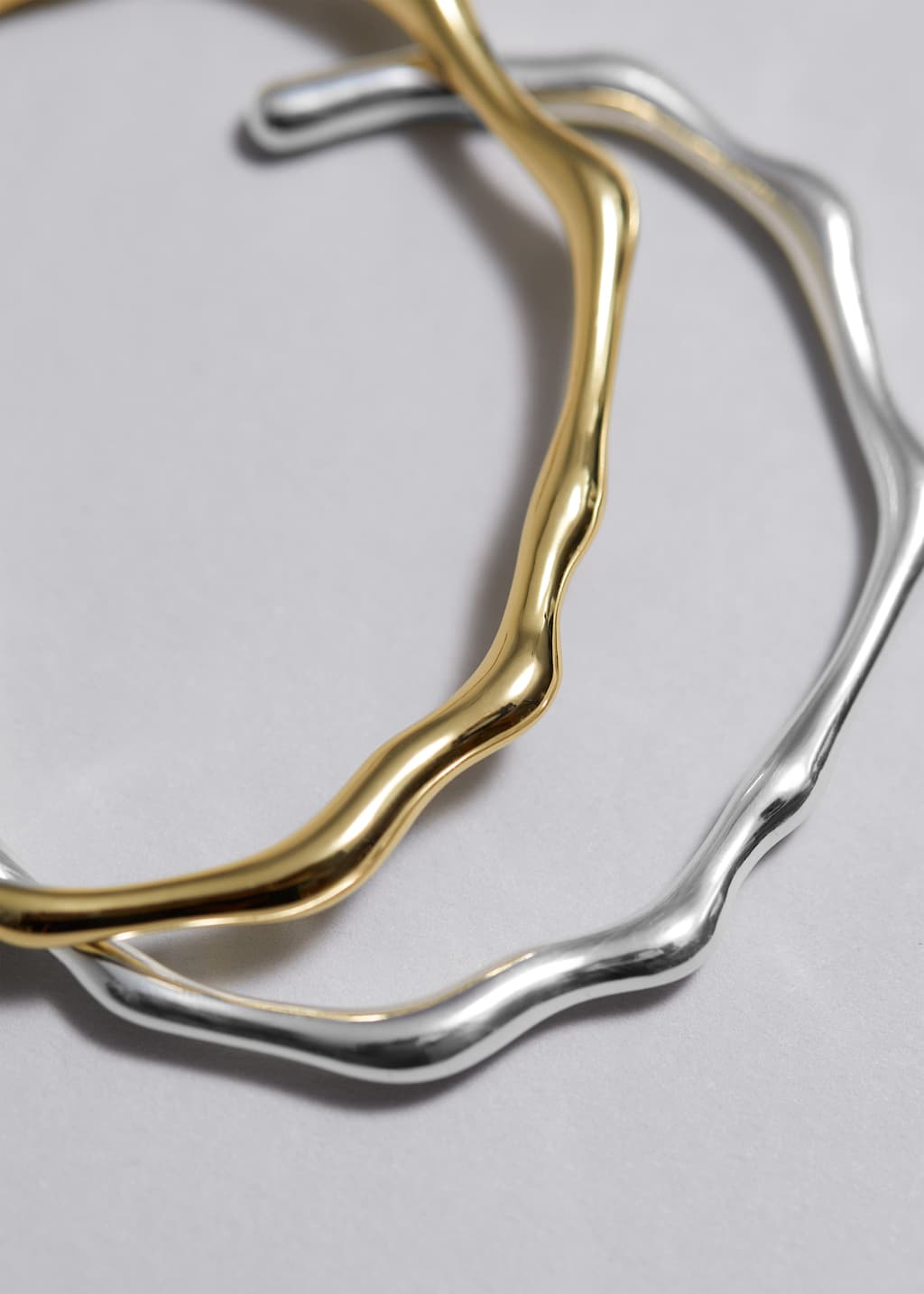 Bracciale rigido ondulato - Argento - Natura morta