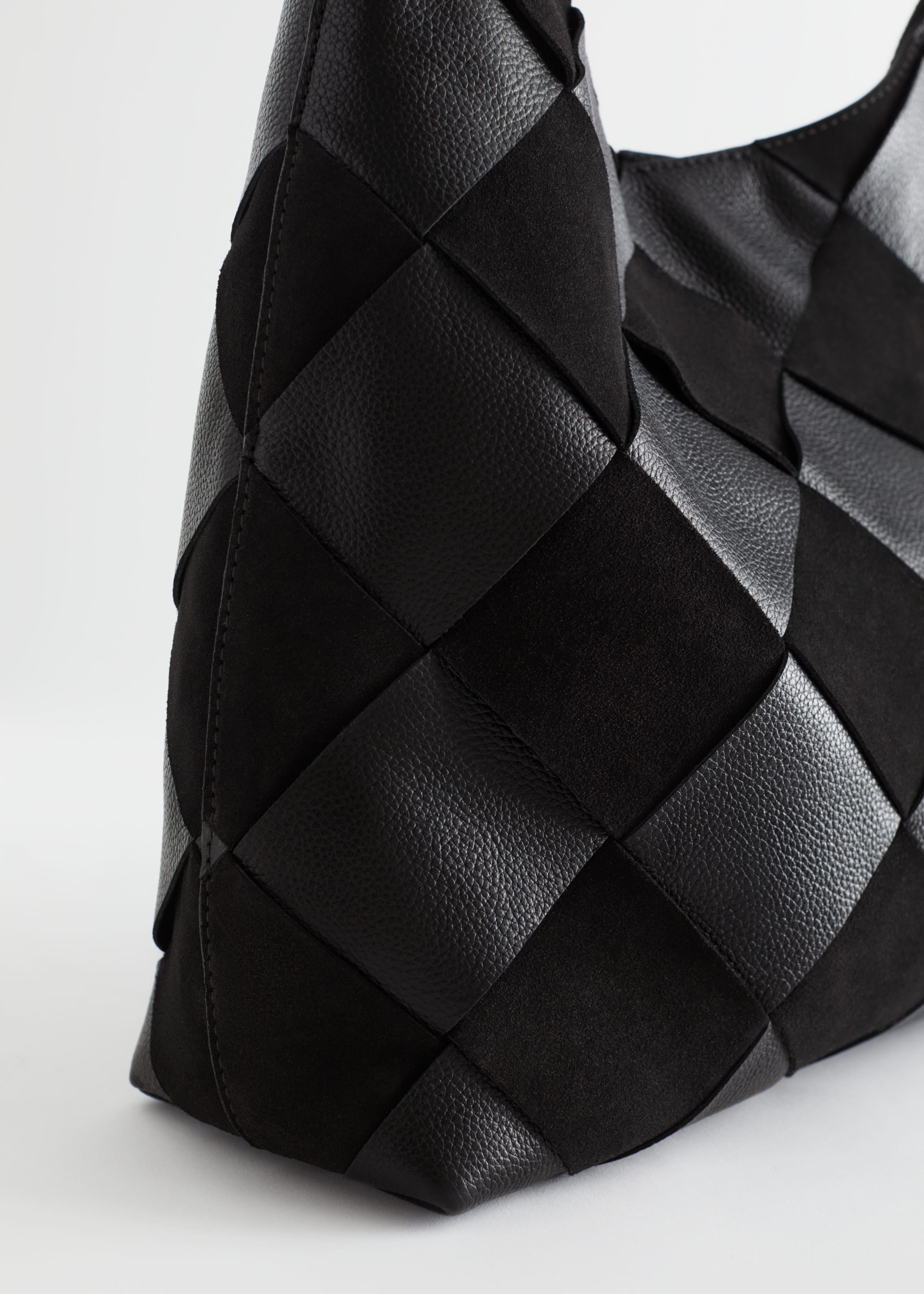 Braided Leather Tote Bag - {{variantName}} - Descriptive Detail