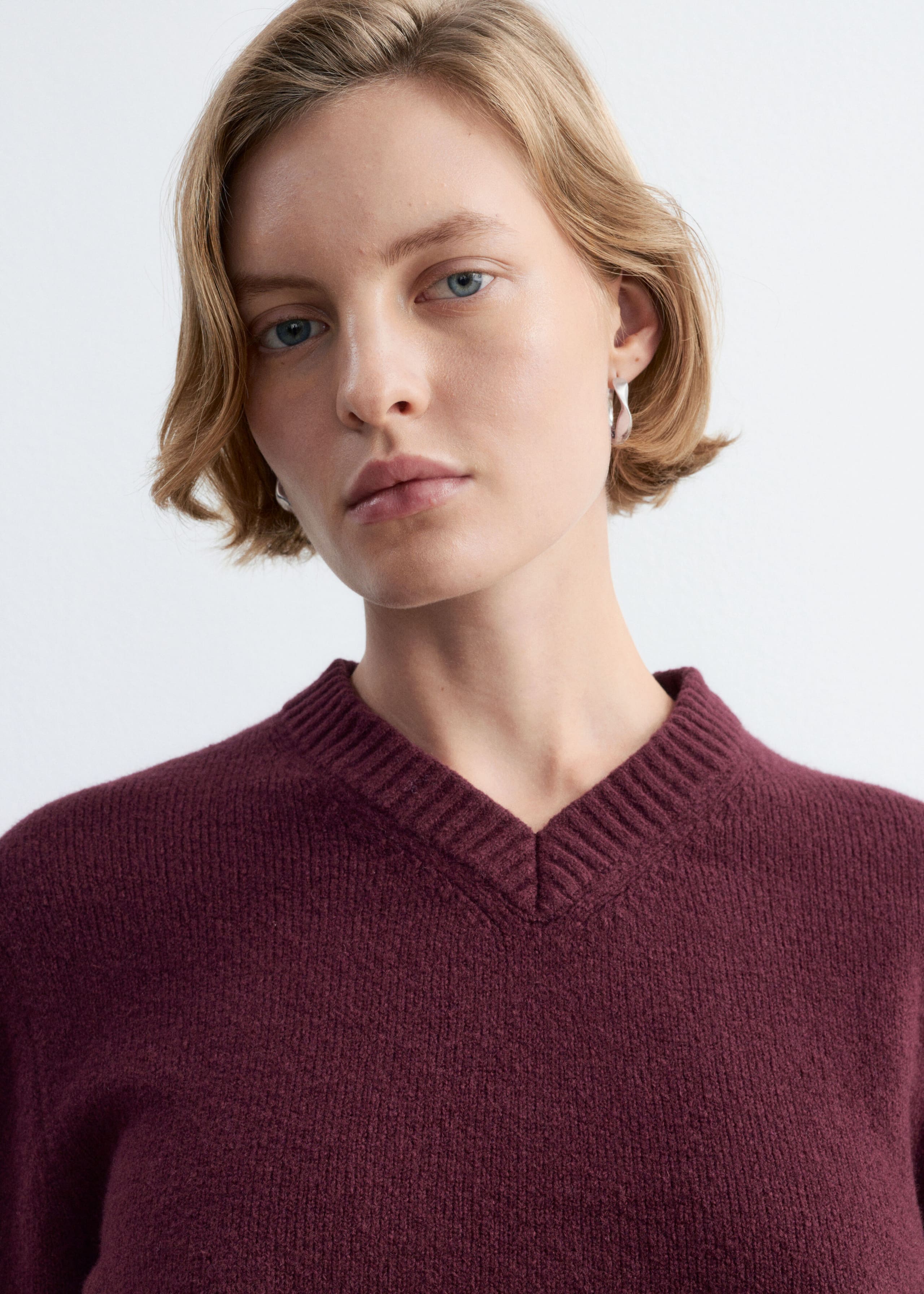 Pull à col en V côtelé - Rouge foncé - Lookbook