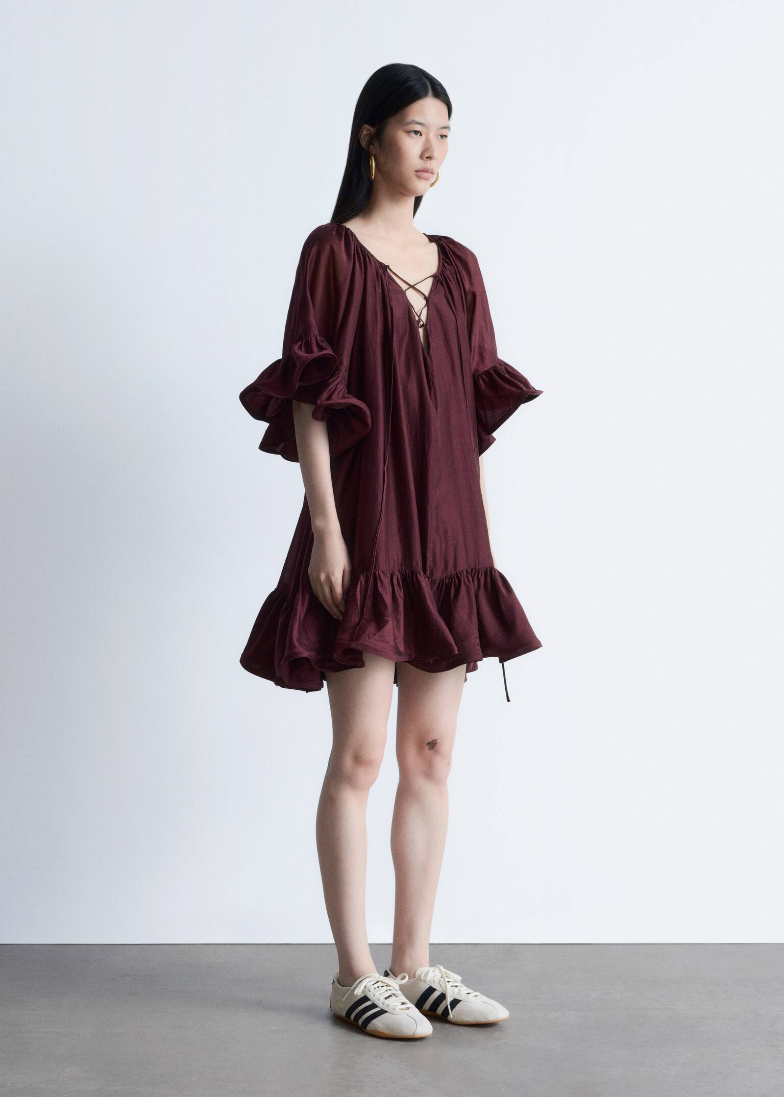 Robe courte à volants - Rouge foncé/Motif floral rose/rouge/Imprimé vert - 4