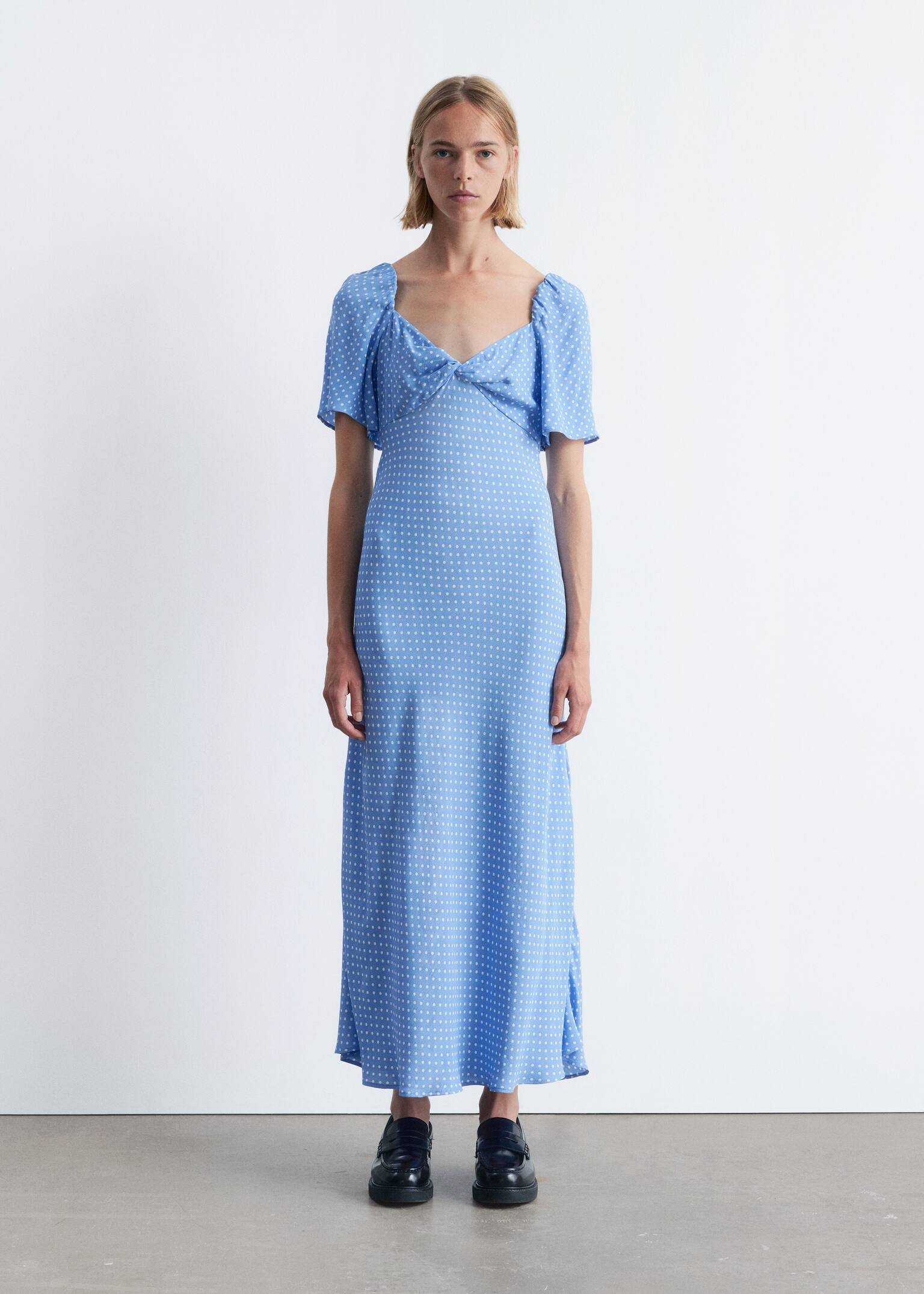 Abito midi con maniche svolazzanti - Azzurro a pois/Motivo a fiori blu navy/bianco/Motivo floreale verde/pesca