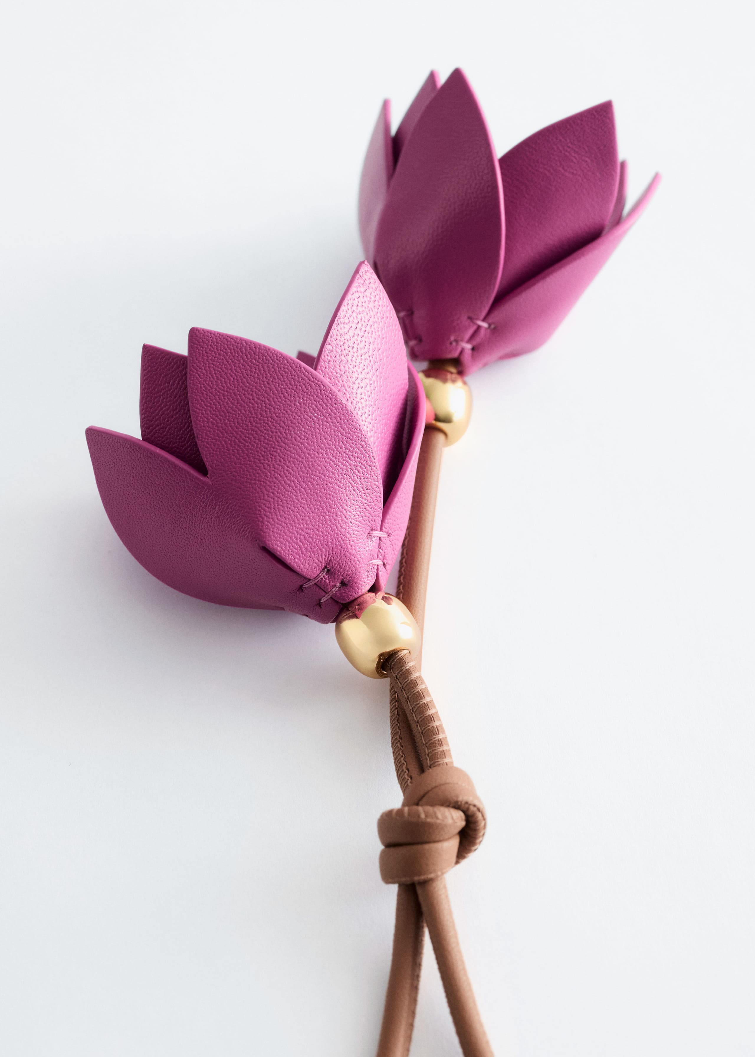 Image of Colgante para bolso en forma de flor