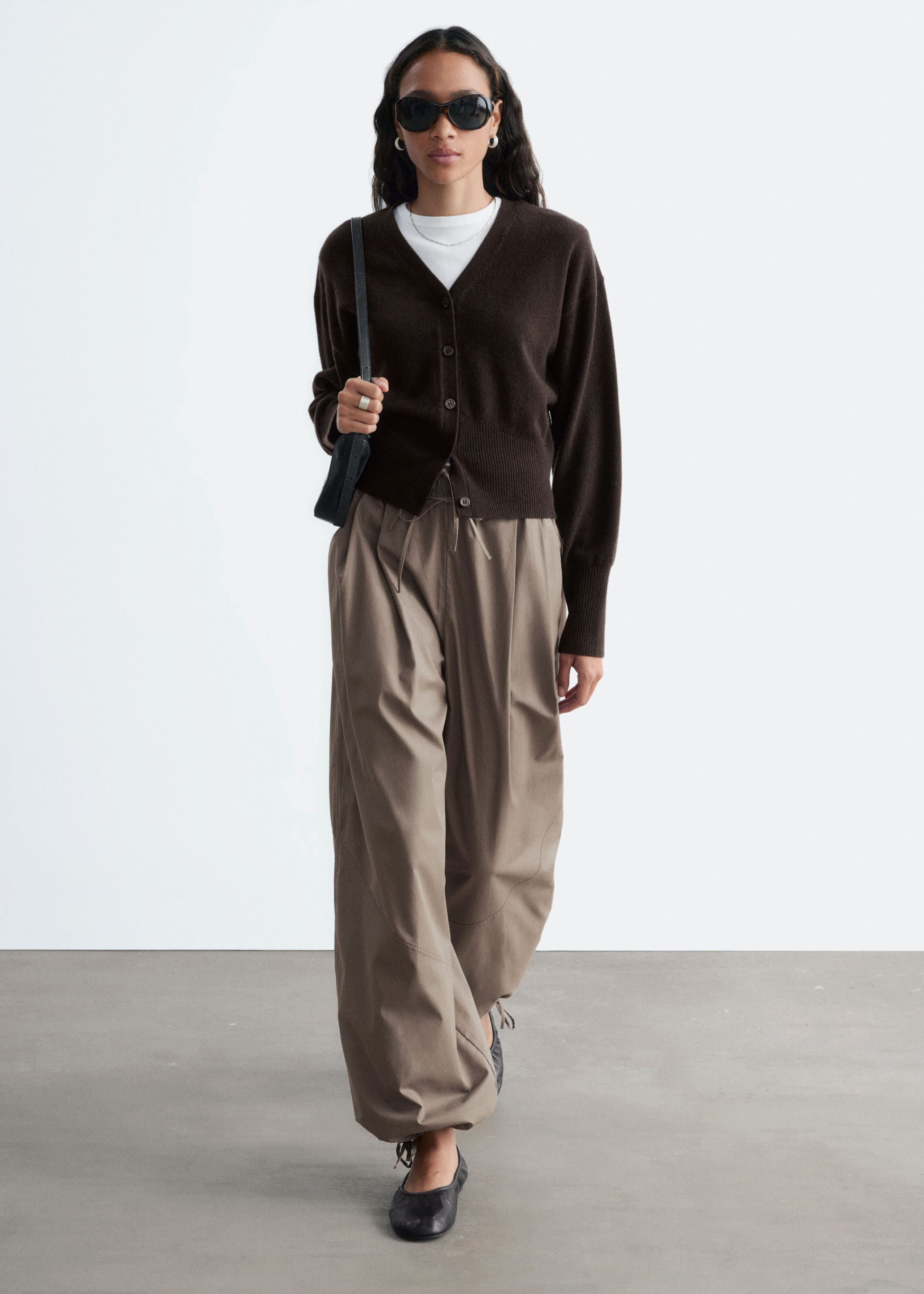Pantalon boule en coton - Taupe - Lookbook