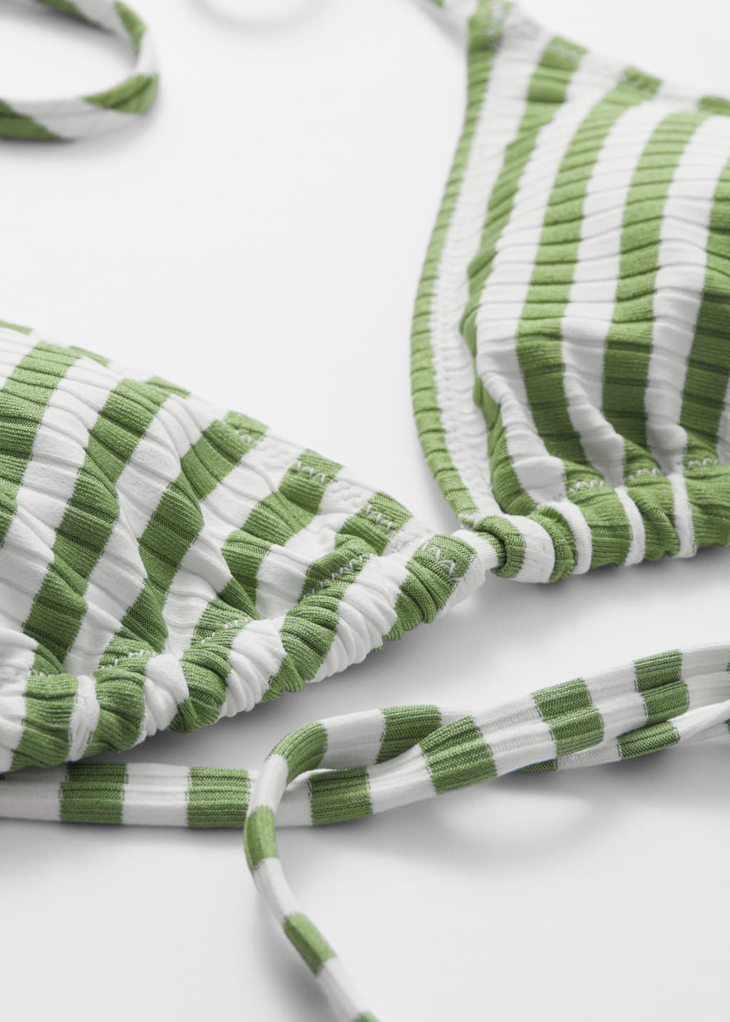 RibbedTriangleBikiniTop - {{variantName}} - Beschreibendes Detail