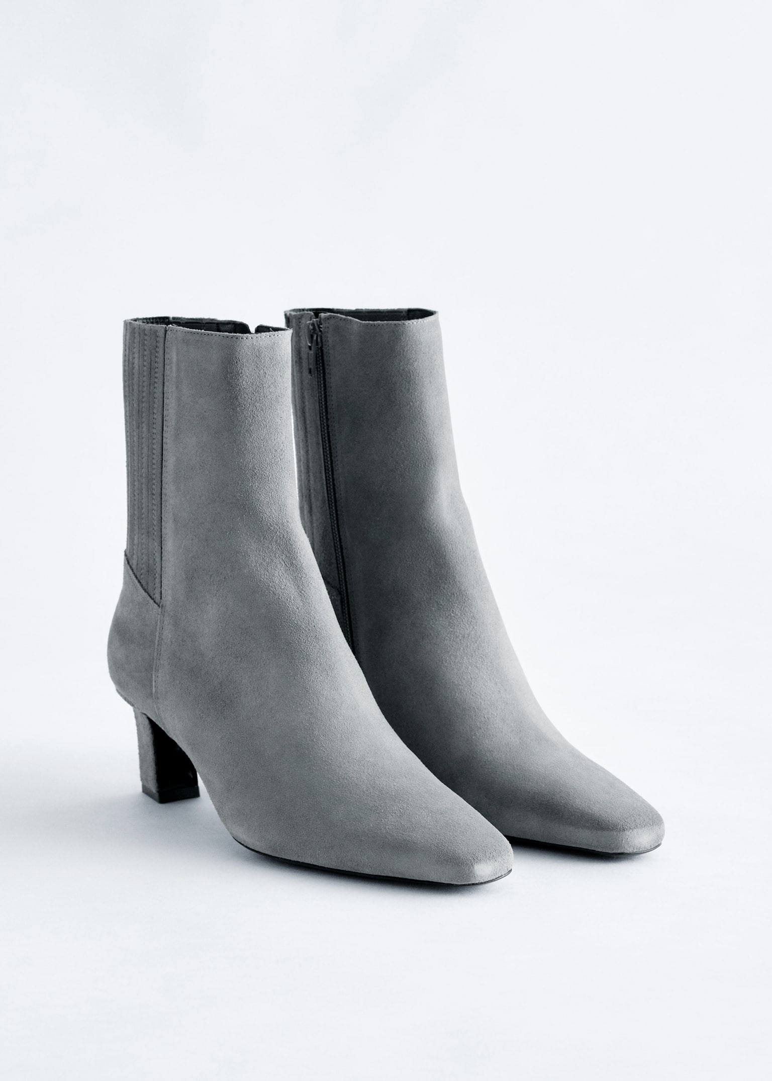 Botins em camurça com saltos angulares - Cinzento claro - 4
