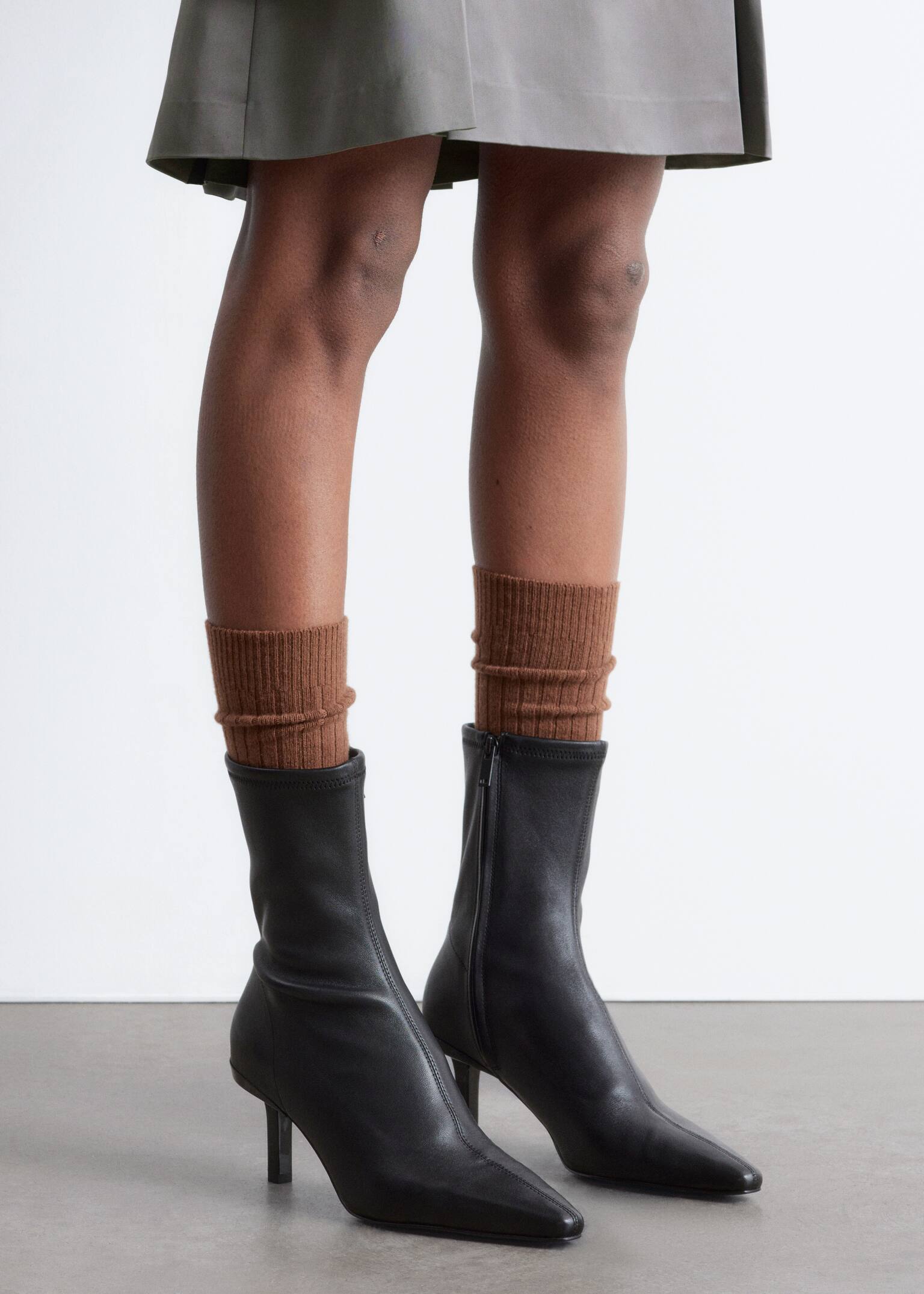 Stretch-Leather Ankle Boots - Čierna koža/Bordový/Black Suede - 3