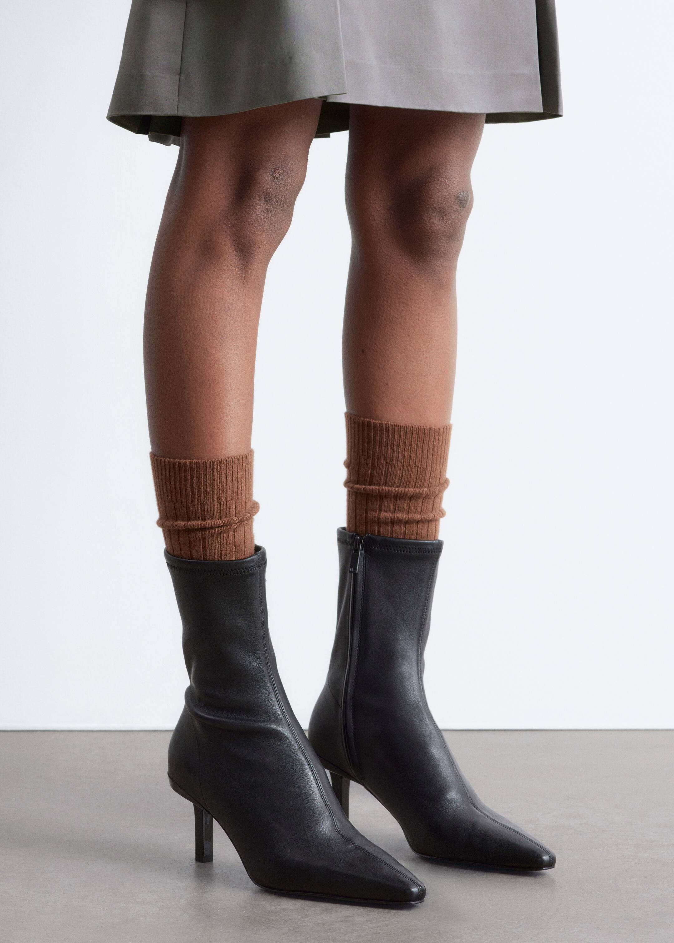 Zobrazit větší obrázek: Stretch-Leather Ankle Boots - Černá kůže - ŽENY | H&M CZ 2