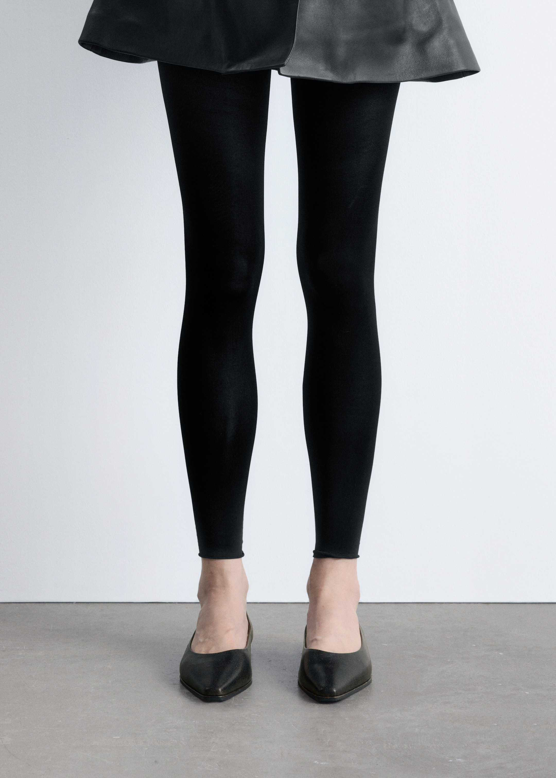 Visualizza immagine più grande: Ballerine in pelle - Nero effetto invecchiato - DONNA | H&M IT 1