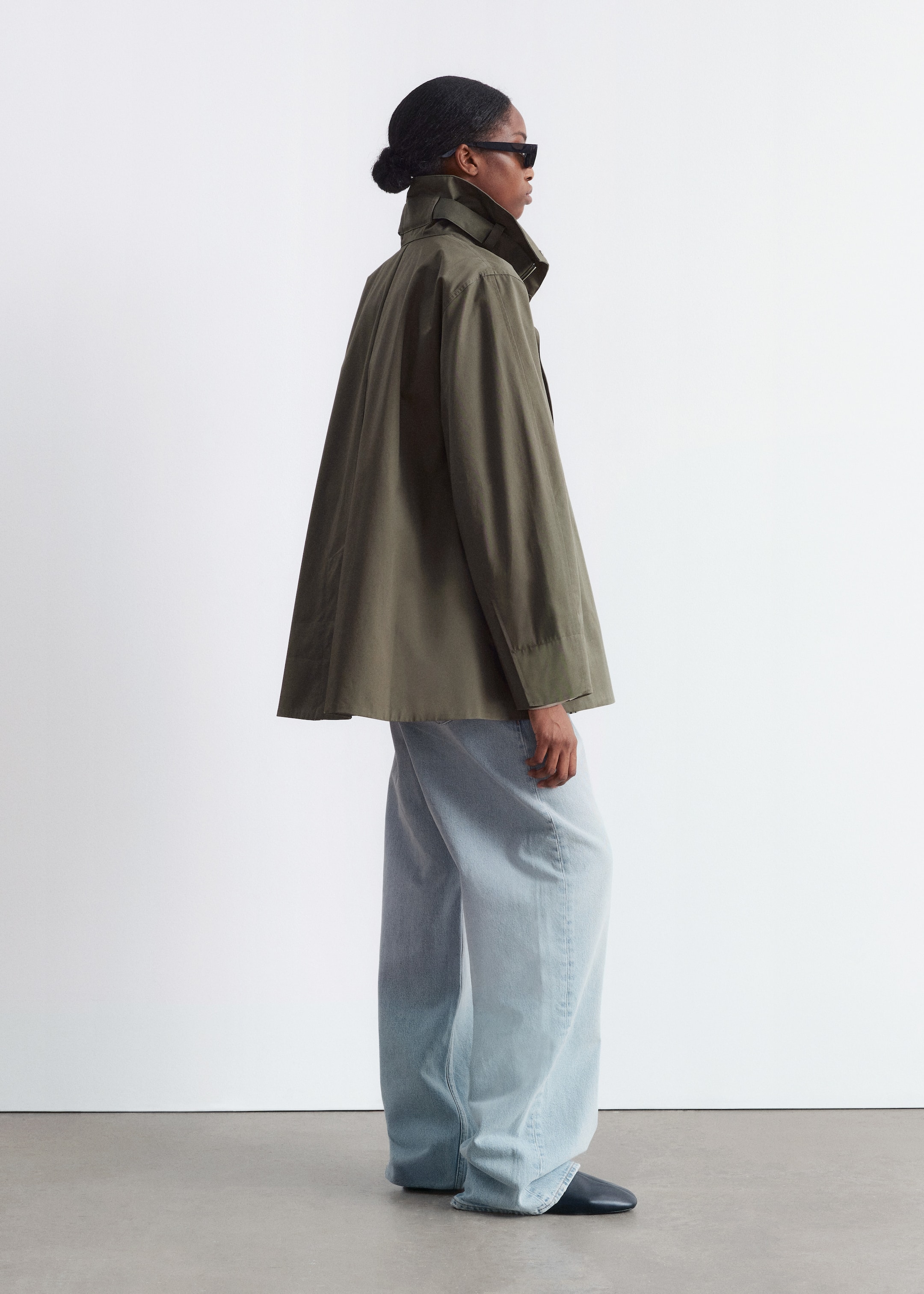Visualizza immagine più grande: Giacca a trapezio con collo alto - Verde kaki - DONNA | H&M IT 4