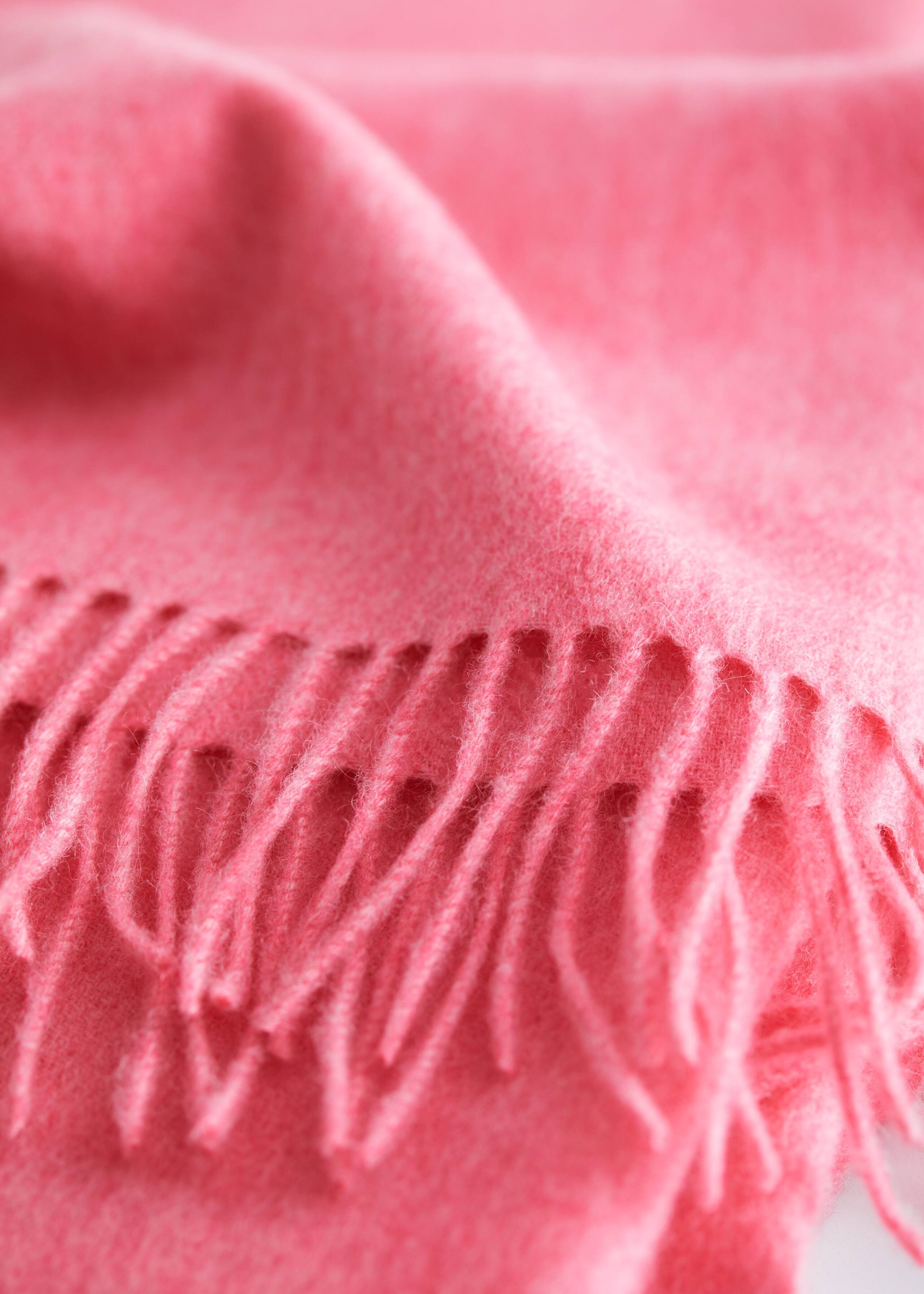 Fringed Wool Blanket Scarf - {{variantName}} - Descriptive Detail