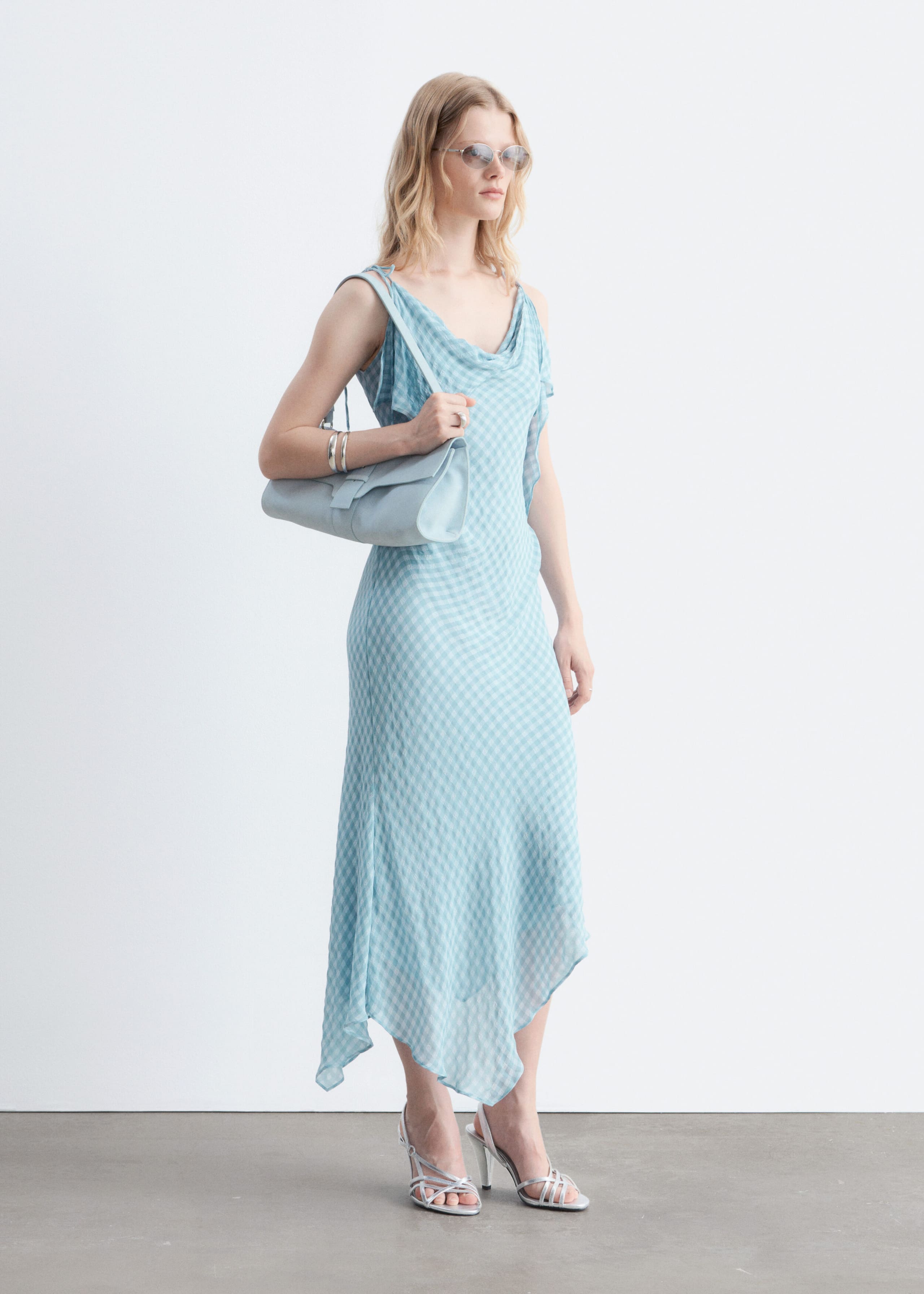 Drapiertes Midikleid - Blau/Kariert - Lookbook