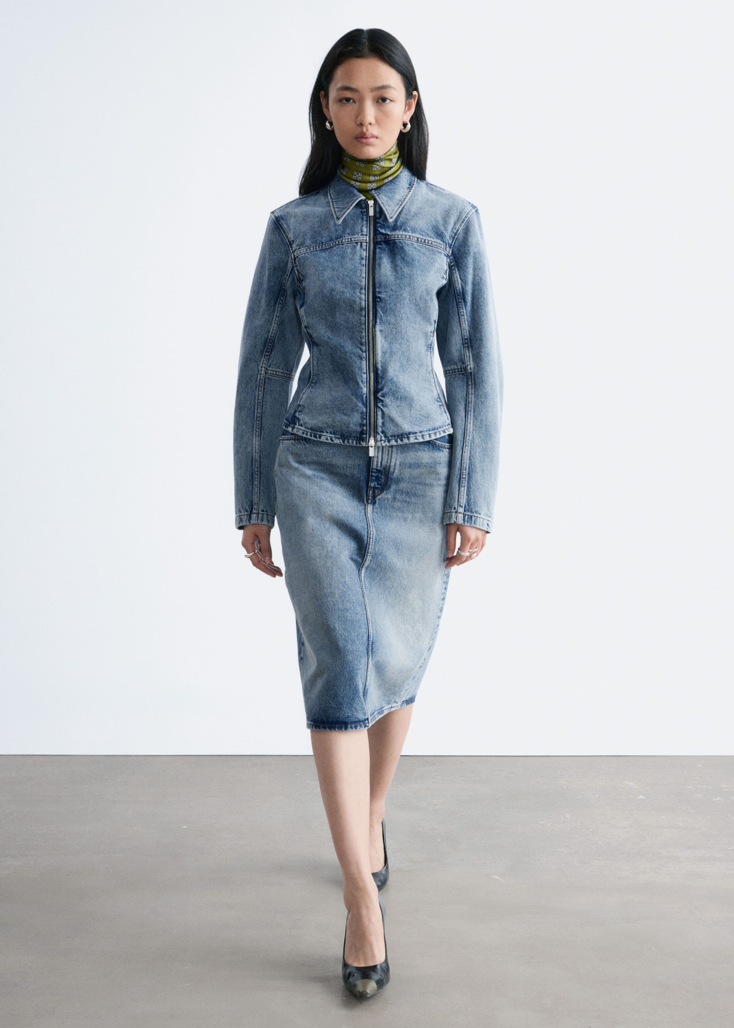 Image of Chaqueta vaquera ajustada con cremallera completa