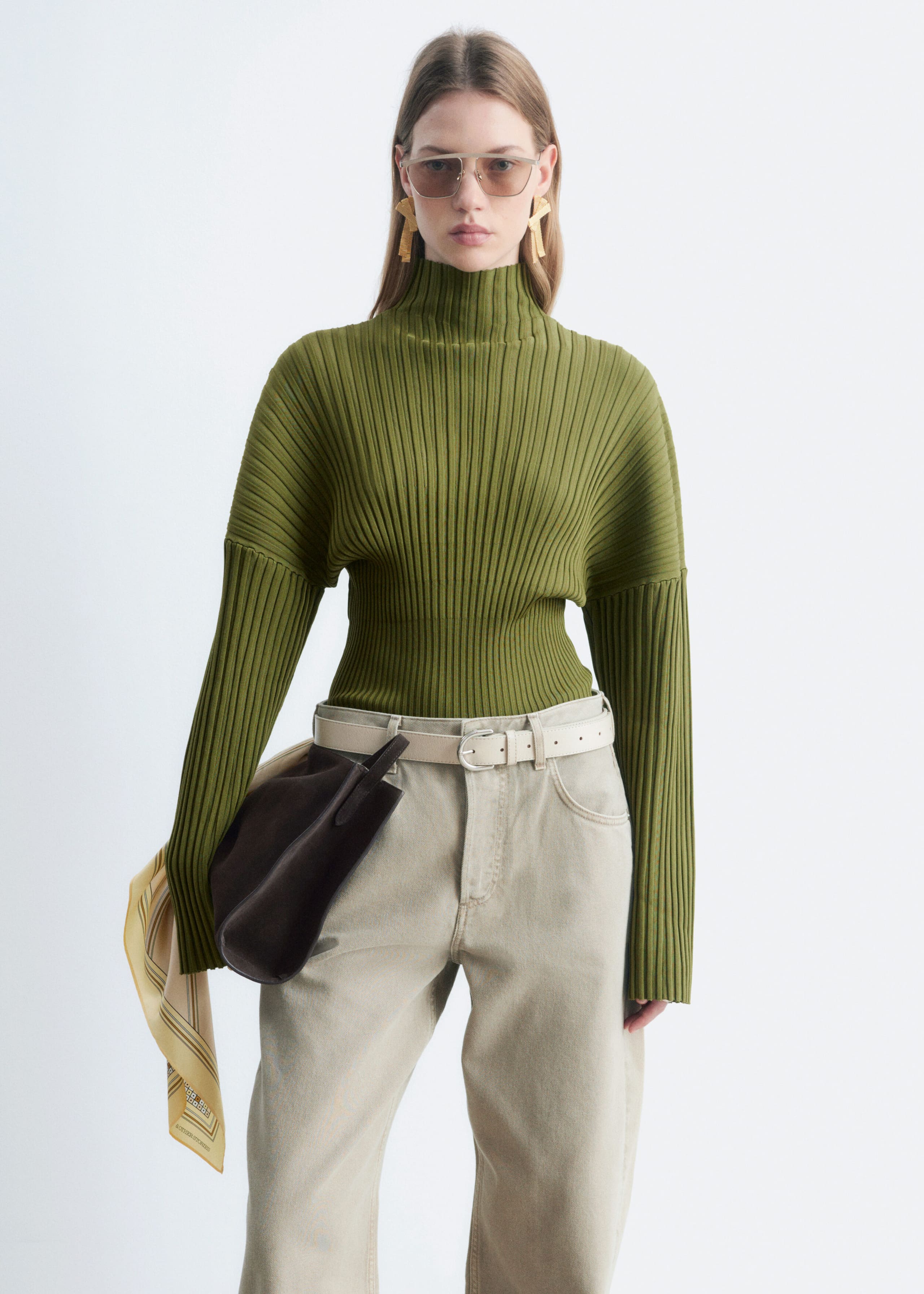 Maglione a coste con collo a lupetto - Verde - Lookbook