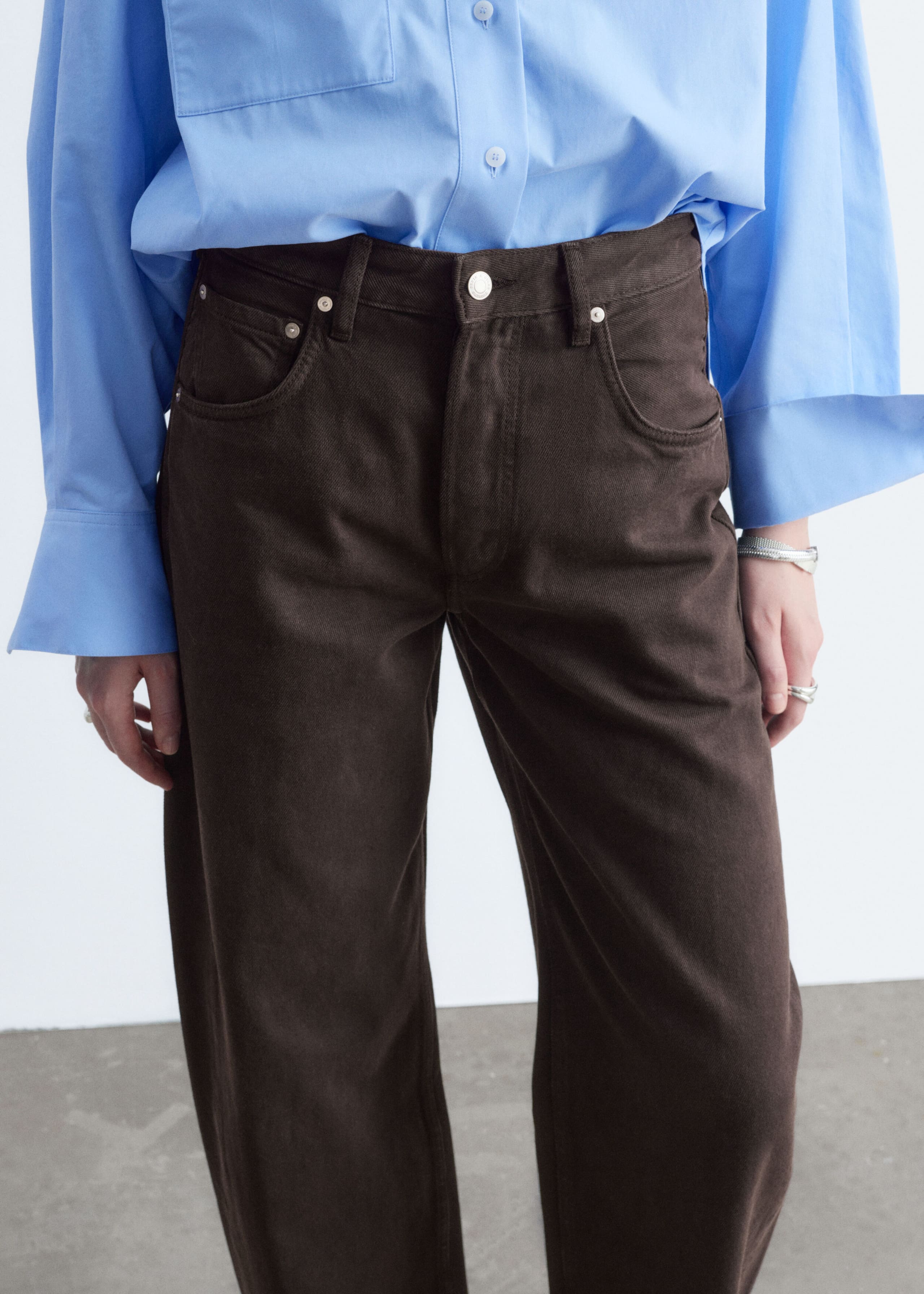 Barrel-Leg Jeans - Light Blue - Lookbook