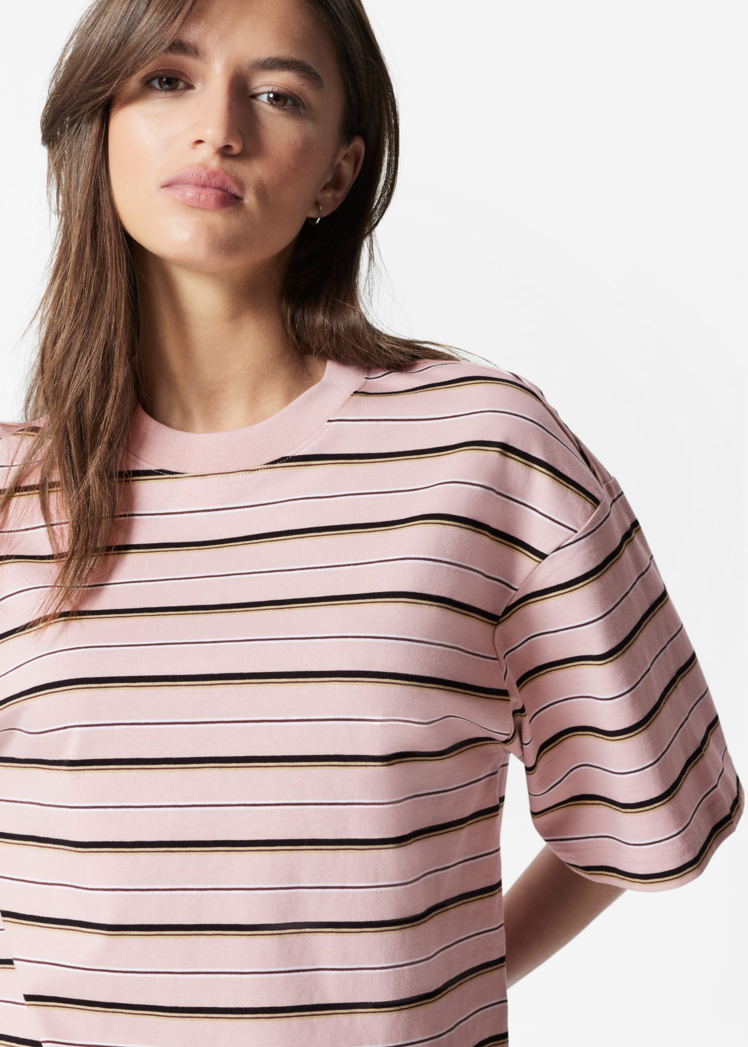 Boxy T-Shirt - Black - Lookbook