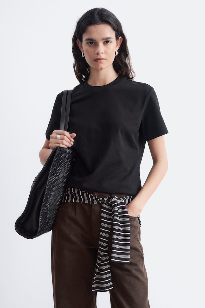 Tricou din bumbac cu guler rotund - Negru/Gri Melanj/Bleumarin/Alb Dungi/Vanilie/Alb/Maro închis/Roz - 1