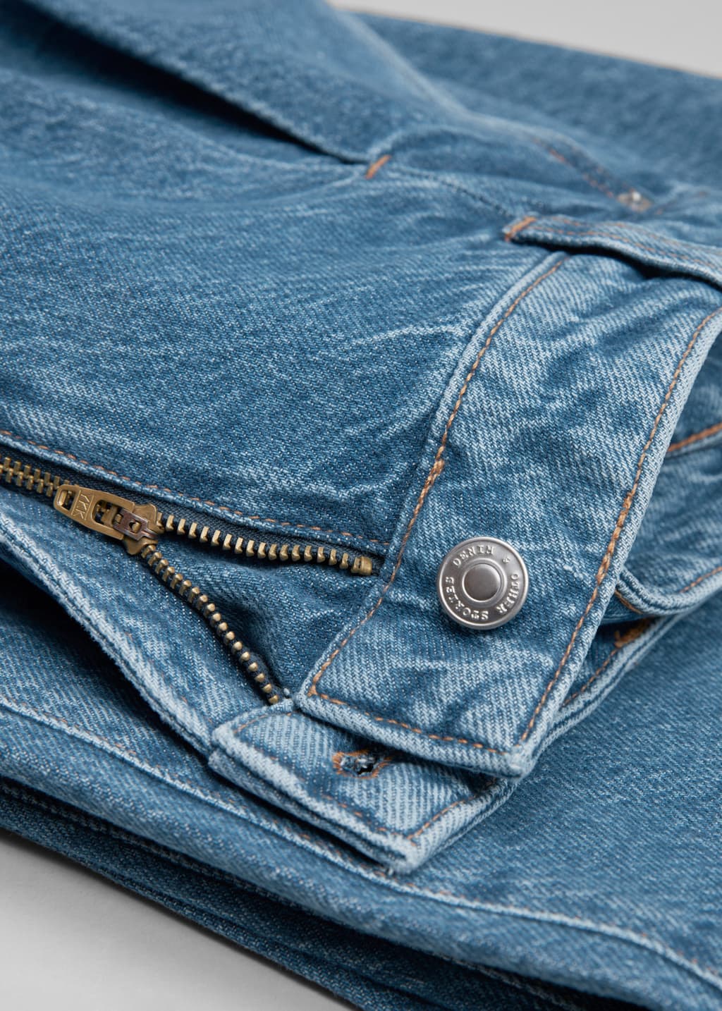 WideBaggyJeans - {{variantName}} - Detalle descriptivo