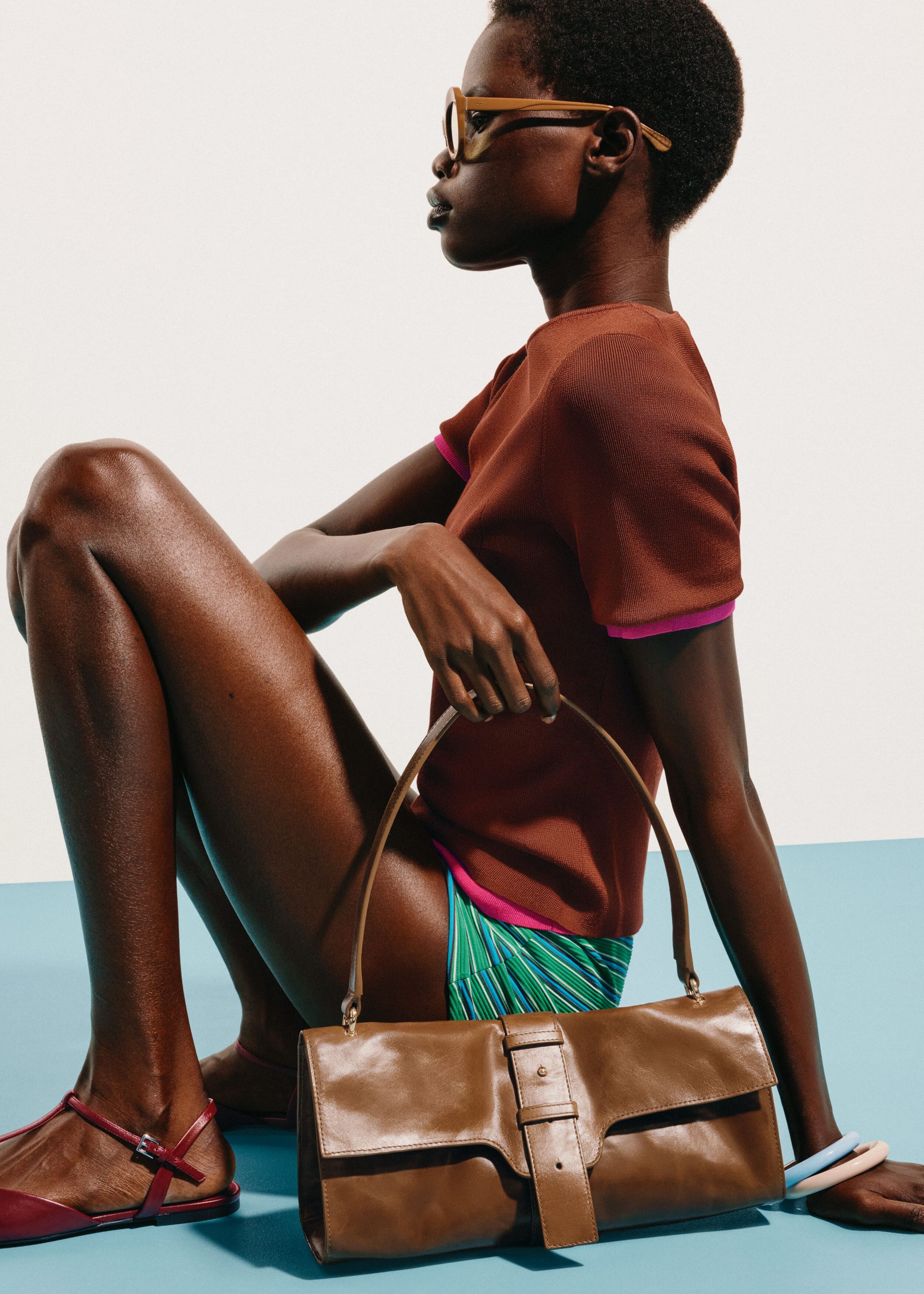 Slim Knitted T-Shirt - Brown - Lookbook
