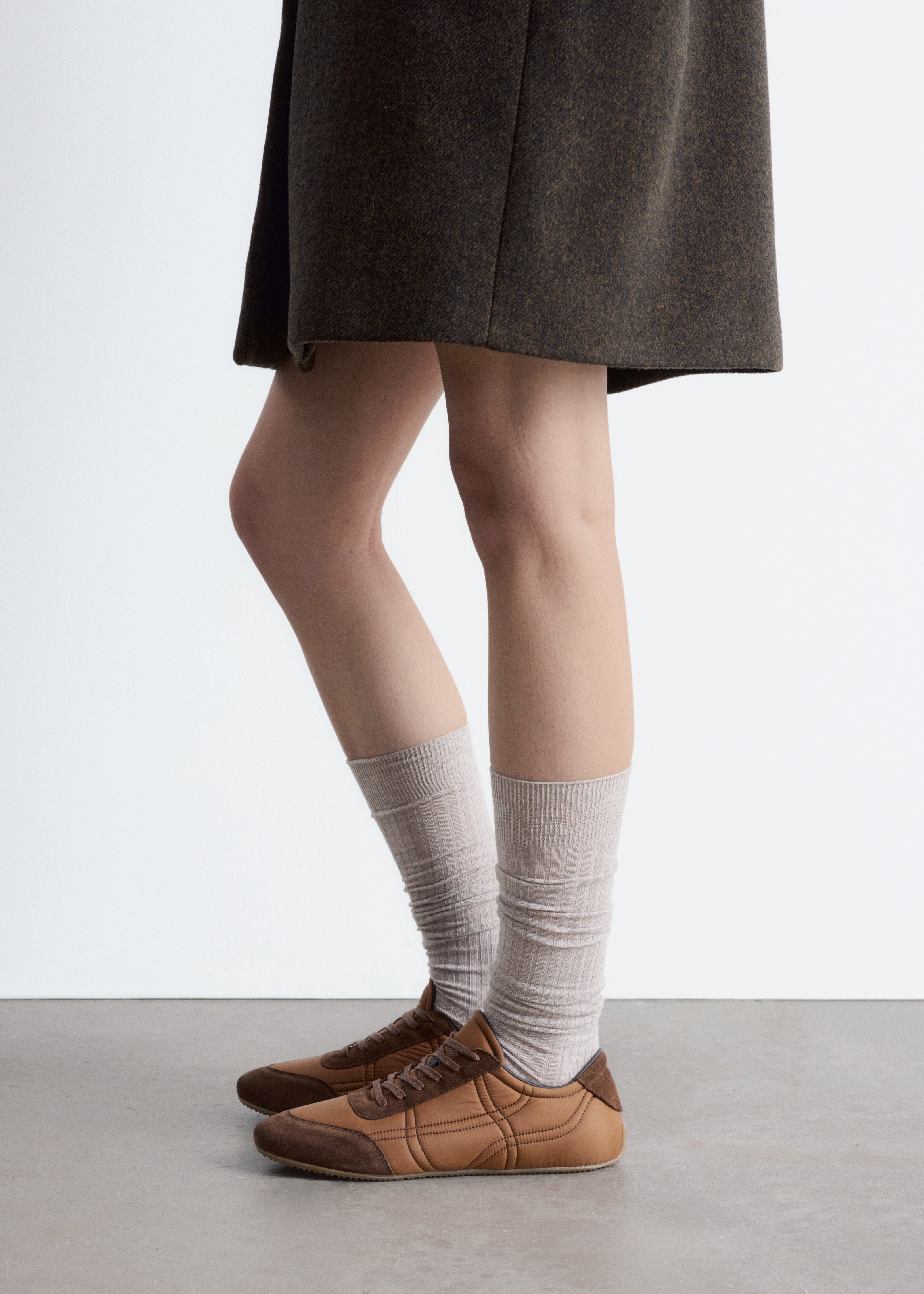 Joggesko i semsket skinn - Brun/Svart/Hvit/beige