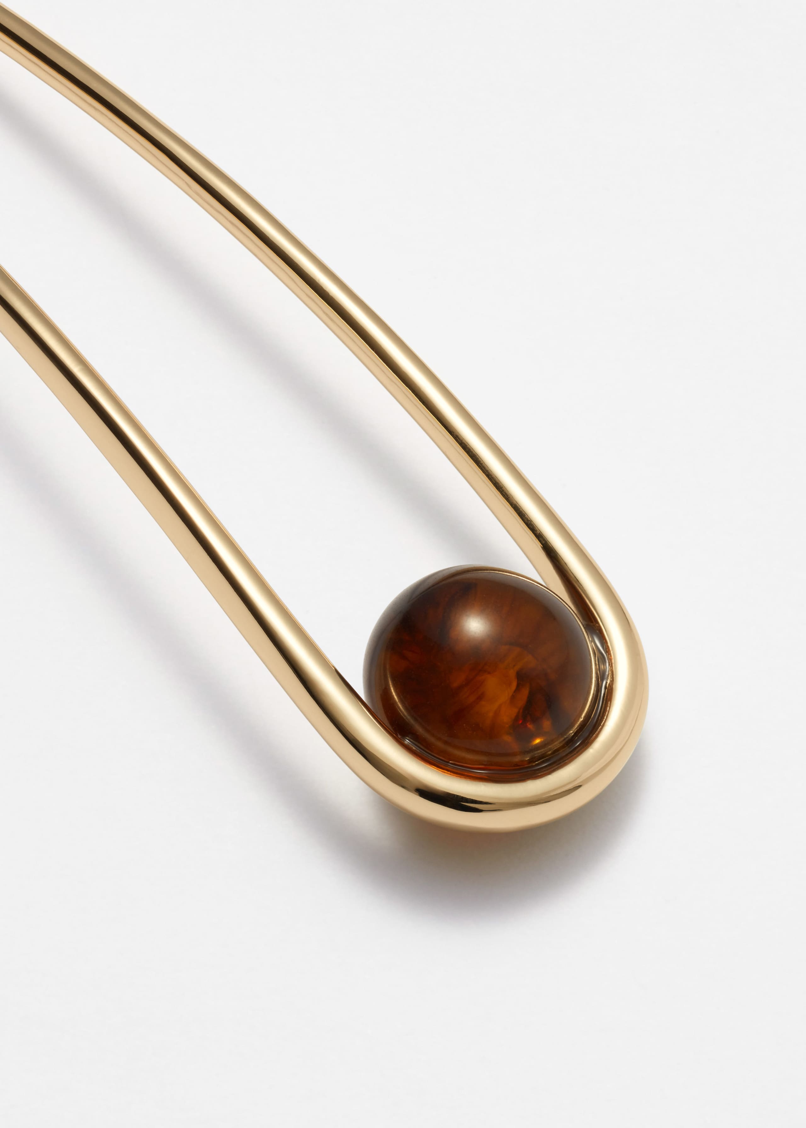 Horquilla de tono dorado - {{variantName}} - Detalle descriptivo