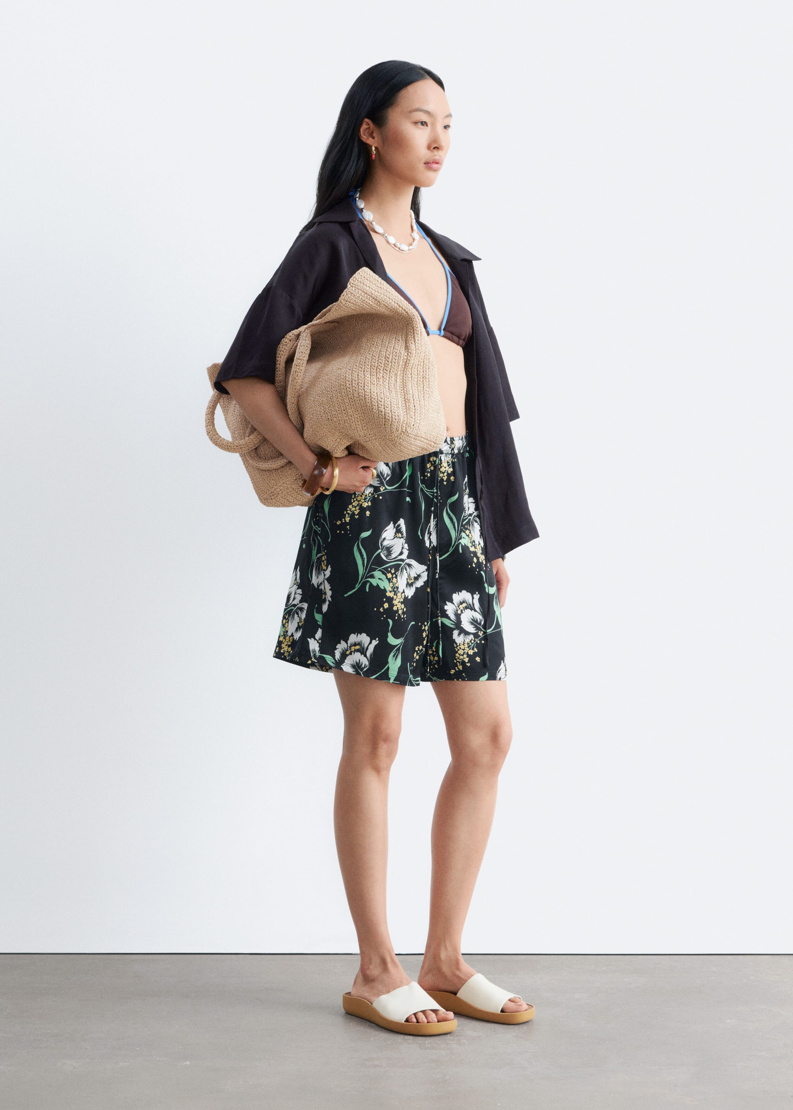 Pantalones cortos con cordón y estampado floral - Negro/Floral - Lookbook