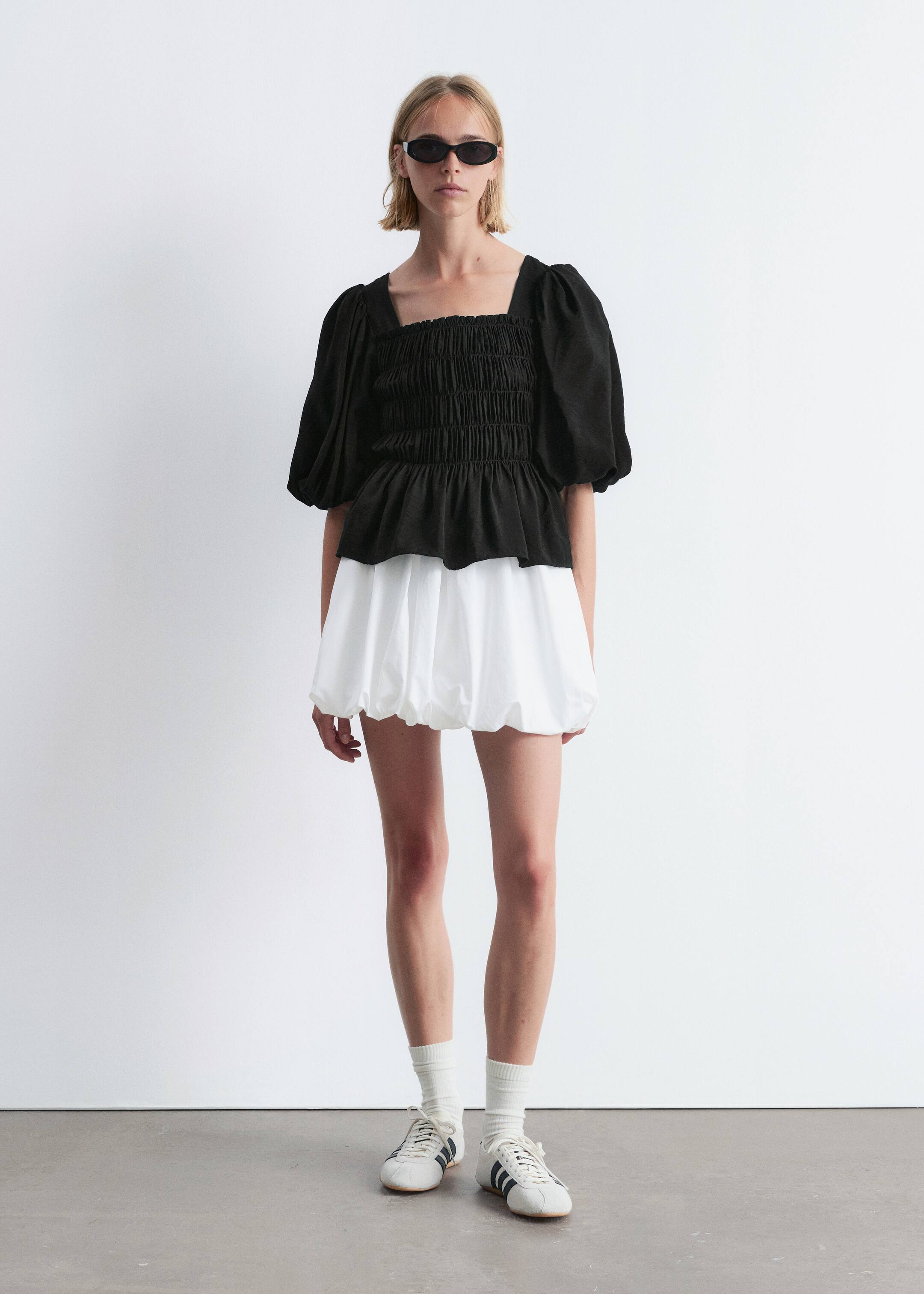 Agrandir l'image: Blouse à manches bouffantes et à smocks - Noir - FEMME | H&M CH 3