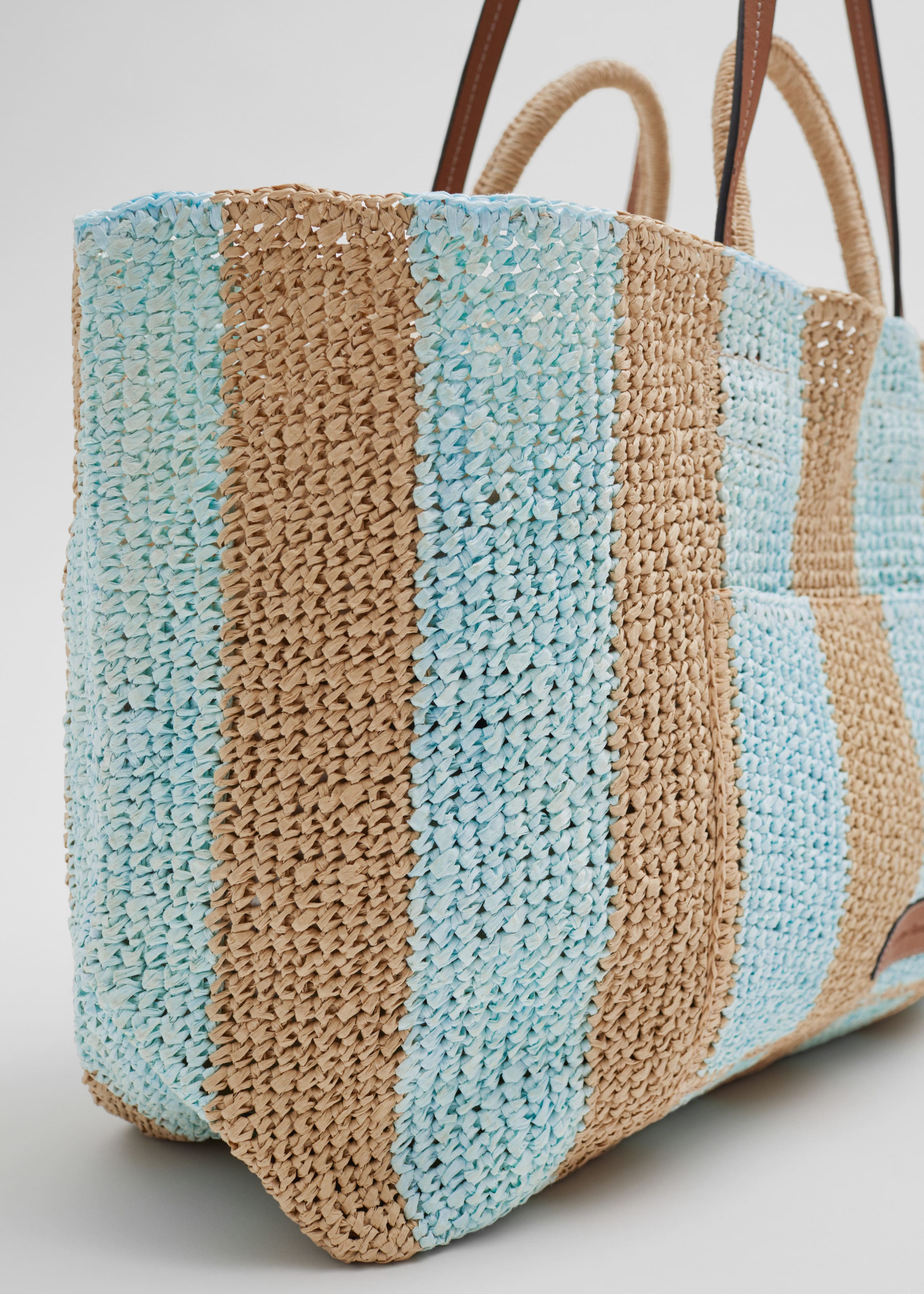 Large Woven Straw Tote - {{variantName}} - Descriptive Detail