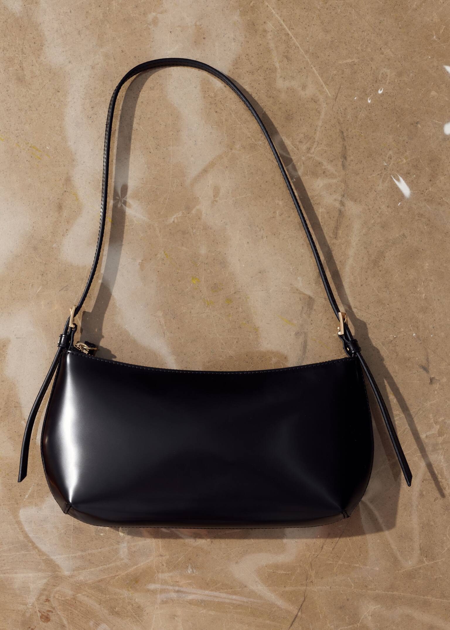 Petit Leather Shoulder Bag - שחור - 2