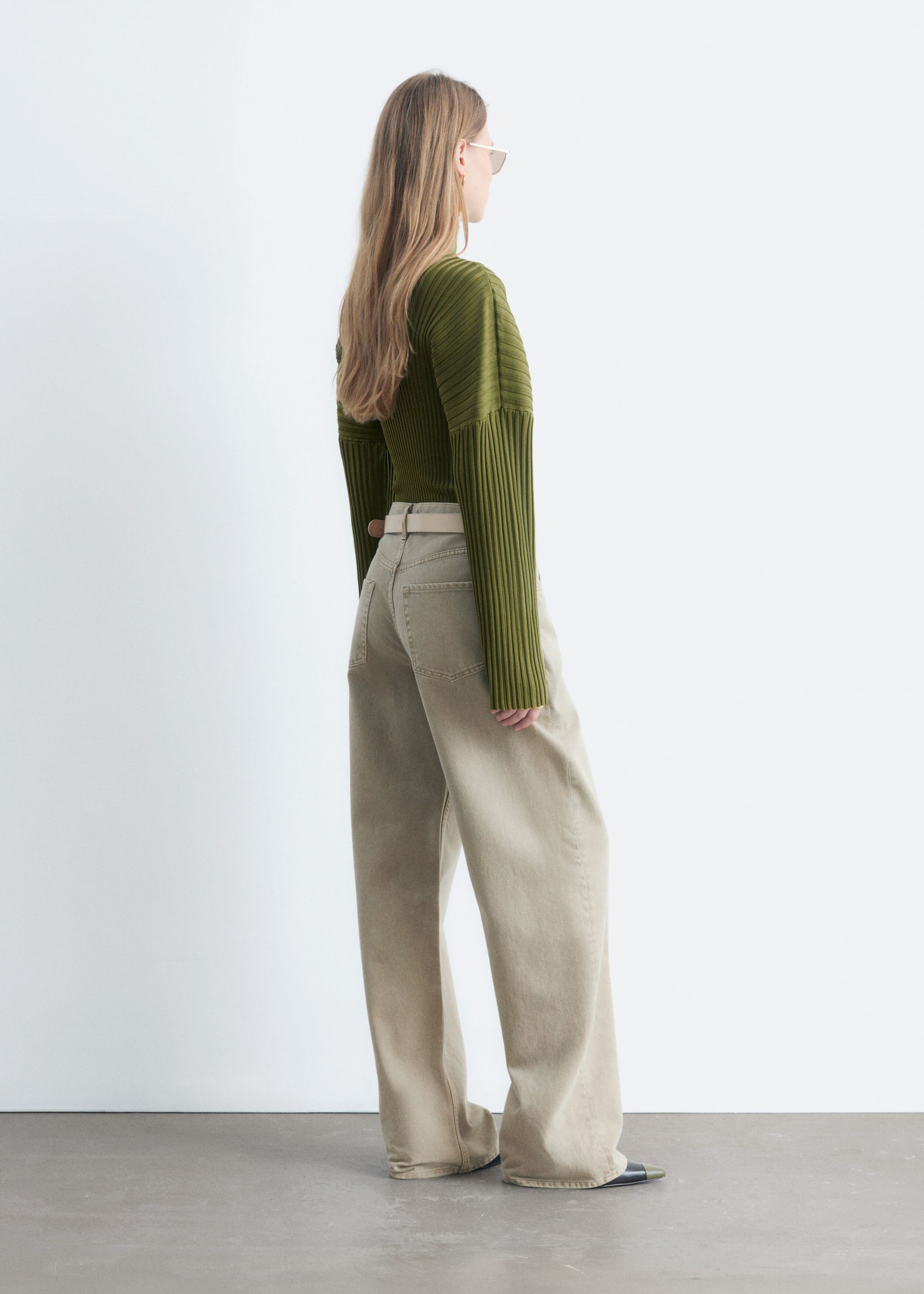 Maglione a coste con collo a lupetto - Verde - Lookbook