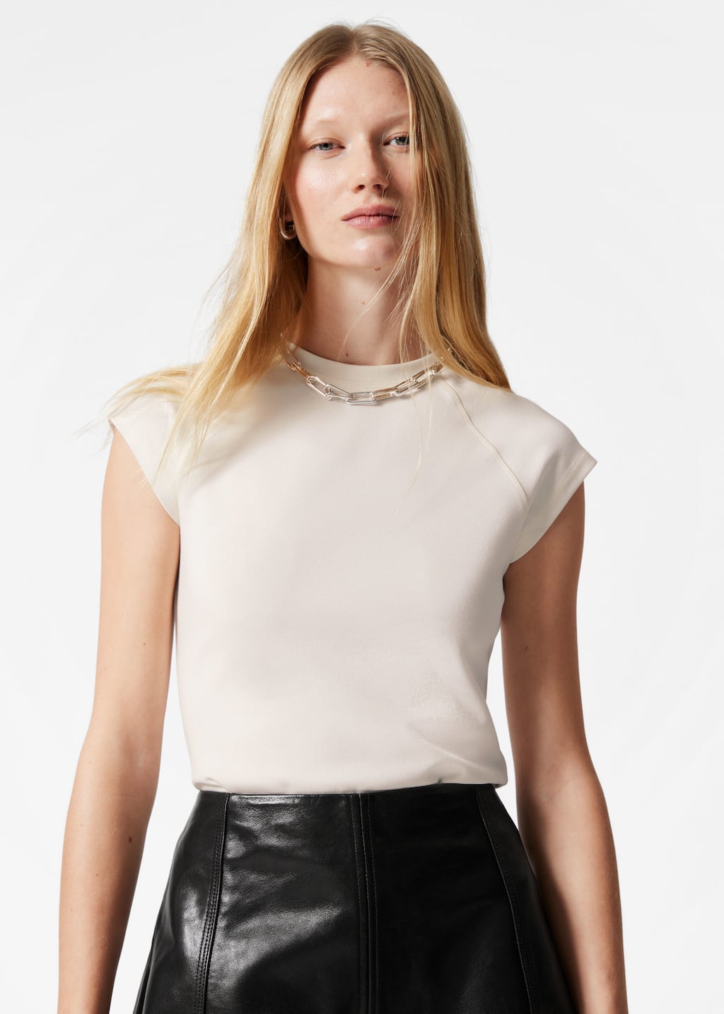 Camiseta de manga corta tipo cap sleeve - Crema - Lookbook