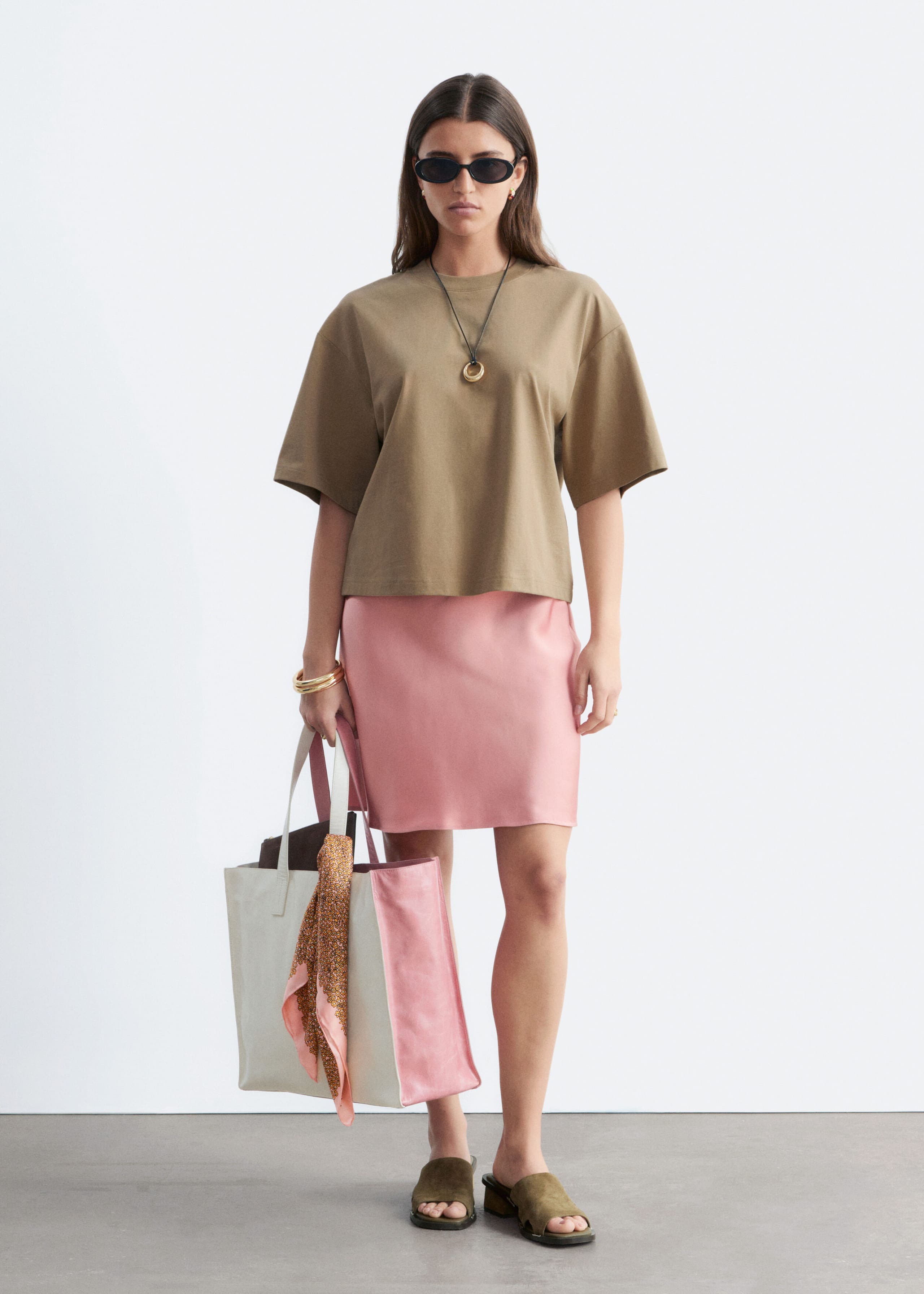 Boxy T-Shirt - Black - Lookbook