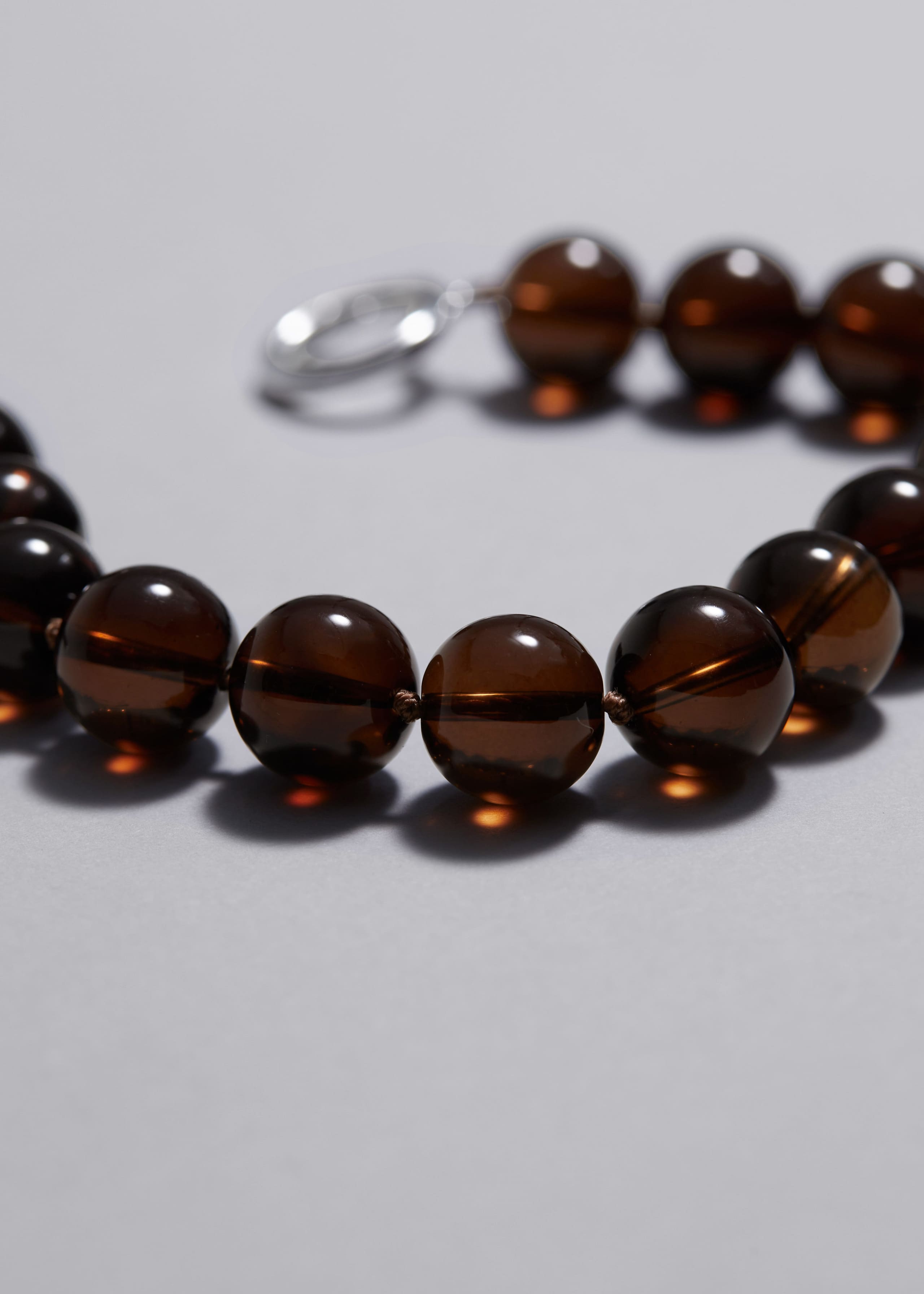 Collier court en perles de pierre - Ambre - Still Life