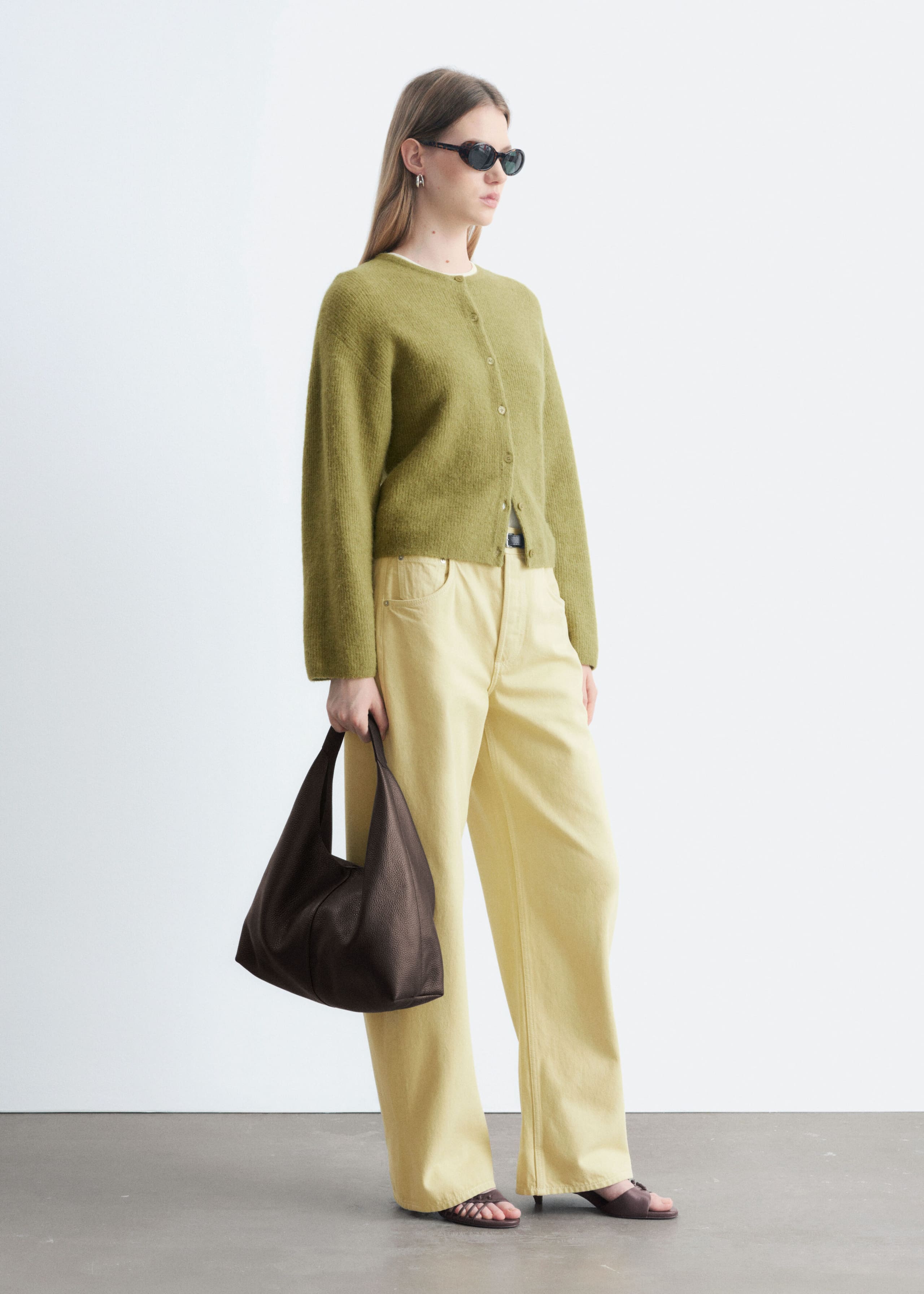 Barrel-Leg Jeans - Light Blue - Lookbook