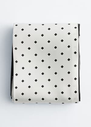 Black/White Dots