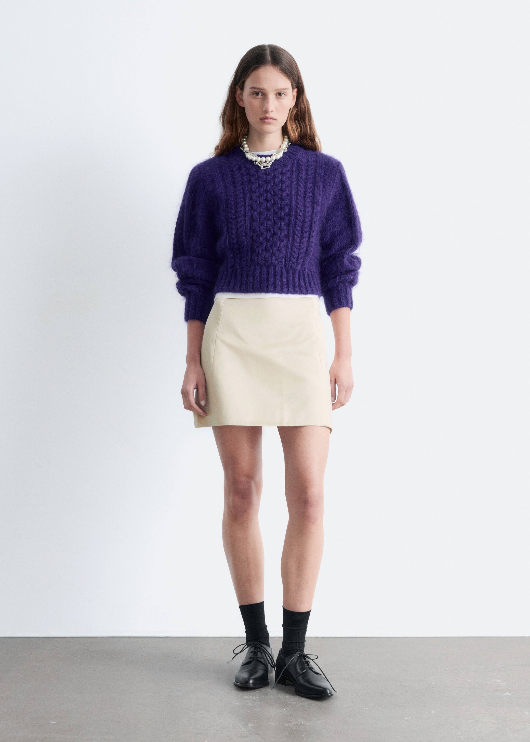 Visa större bild: Croppad kabelstickad tröja - Mörklila - DAM | H&M FI 2