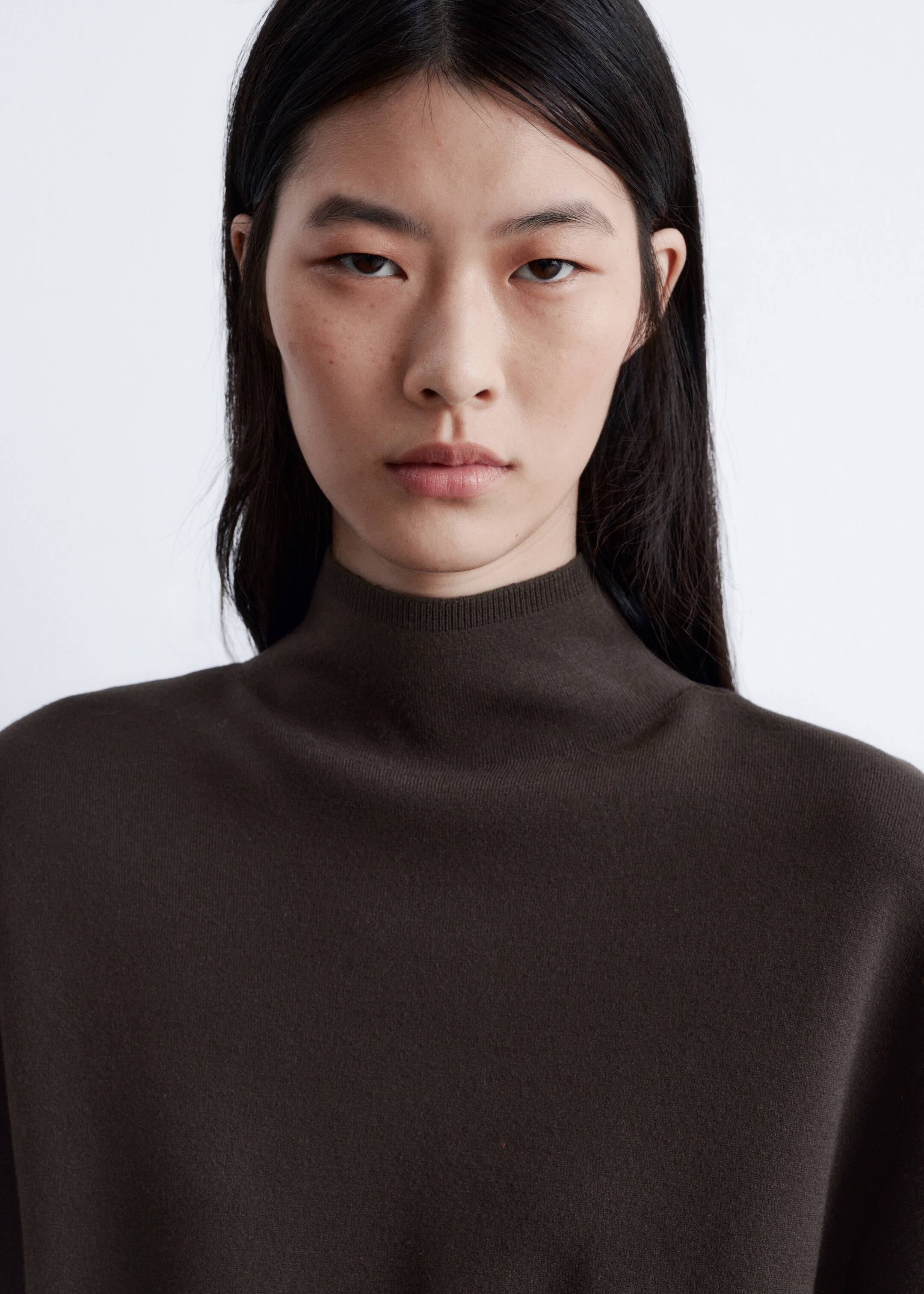 Visualizza immagine più grande: Mini abito lavorato a maglia con collo a lupetto - Marrone scuro - DONNA | H&M IT 3