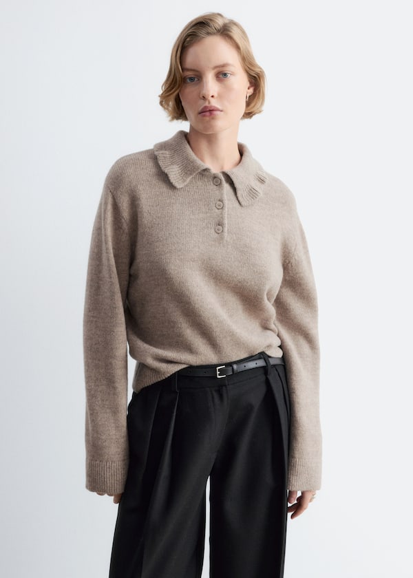 Sweter z falbaniastym kołnierzykiem