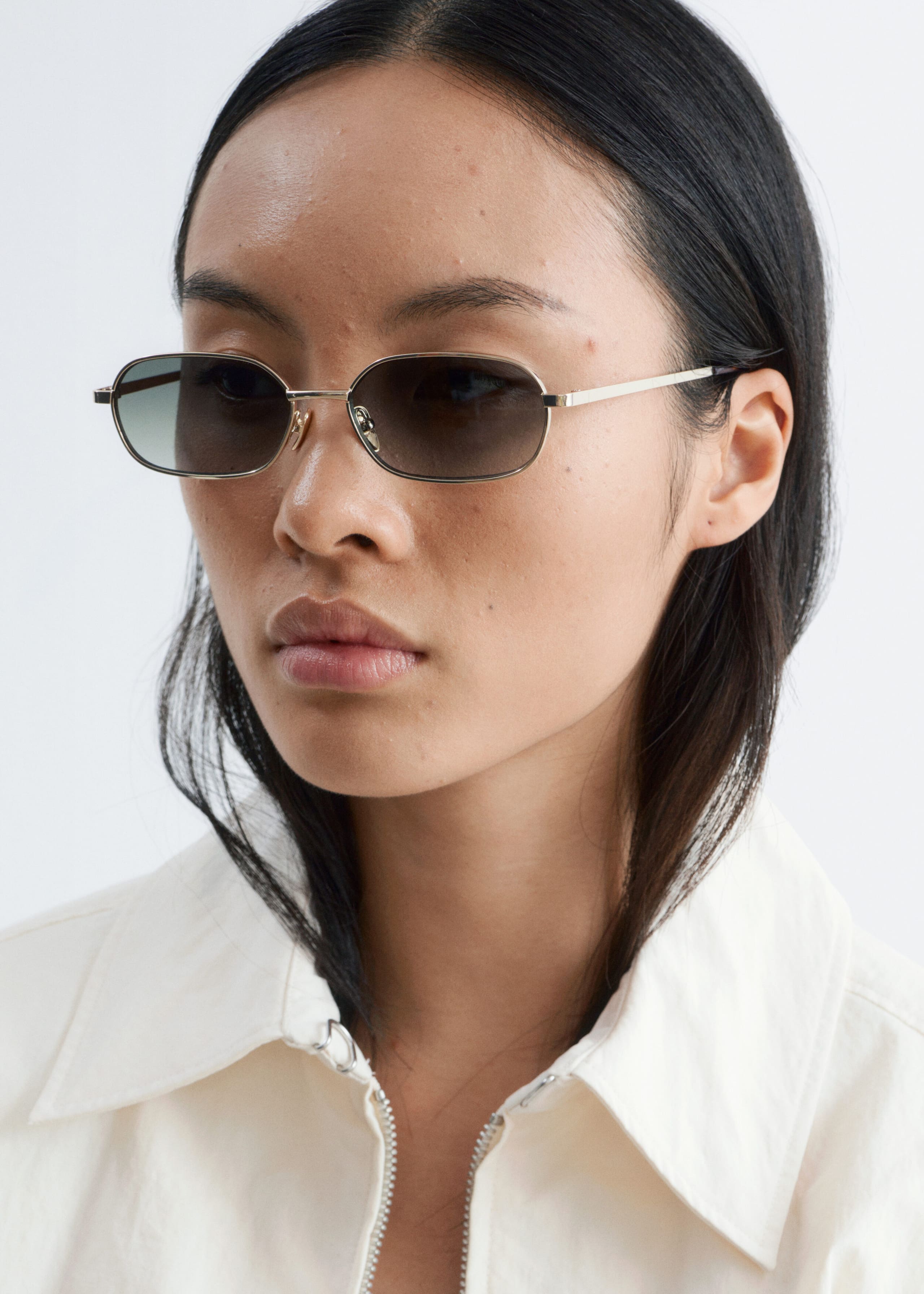 Smala rektangulära solglasögon – Guld – lookbook