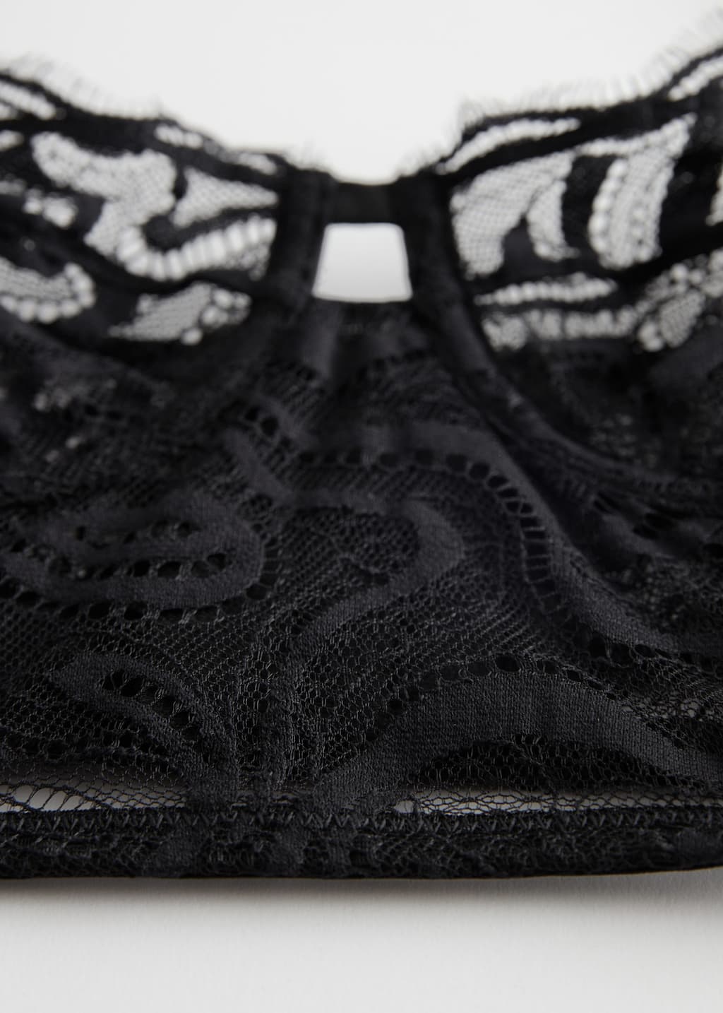 Besticktes Bügel-Bustier mit gekräuselter Spitze - {{variantName}} - Beschreibendes Detail