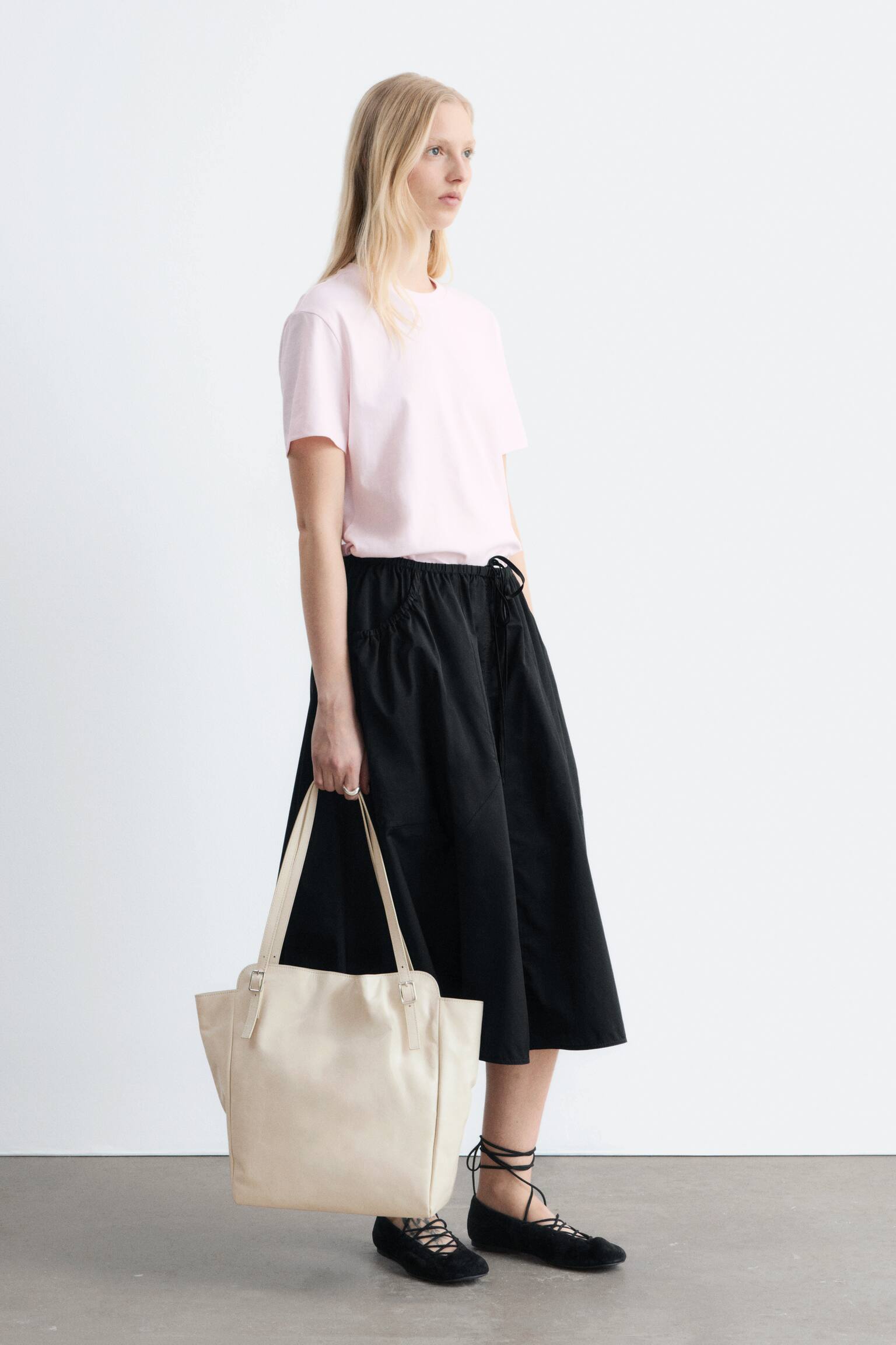 T-shirt i bomuld med crewneck - Lyserød/Lyseblå/Sort/Hvid/Marineblå/hvide striber/Mørkebrun/Gul/Rød - 4