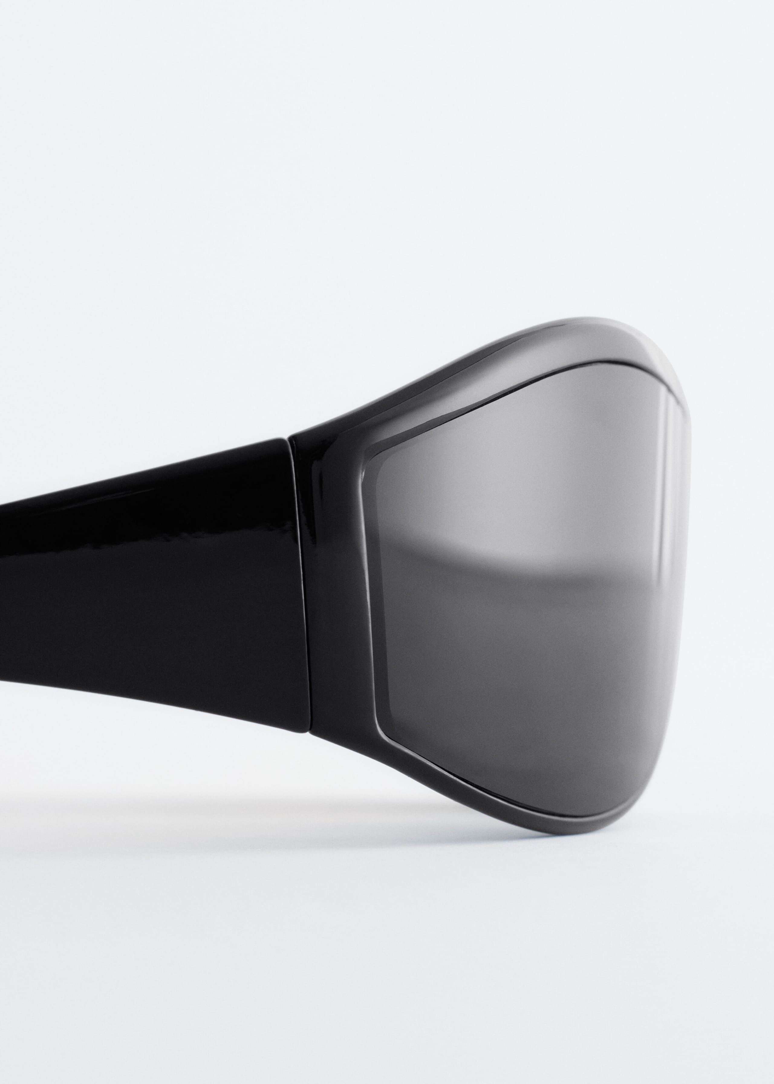 Bold Oval Frame Sunglasses - Transparent - Still Life